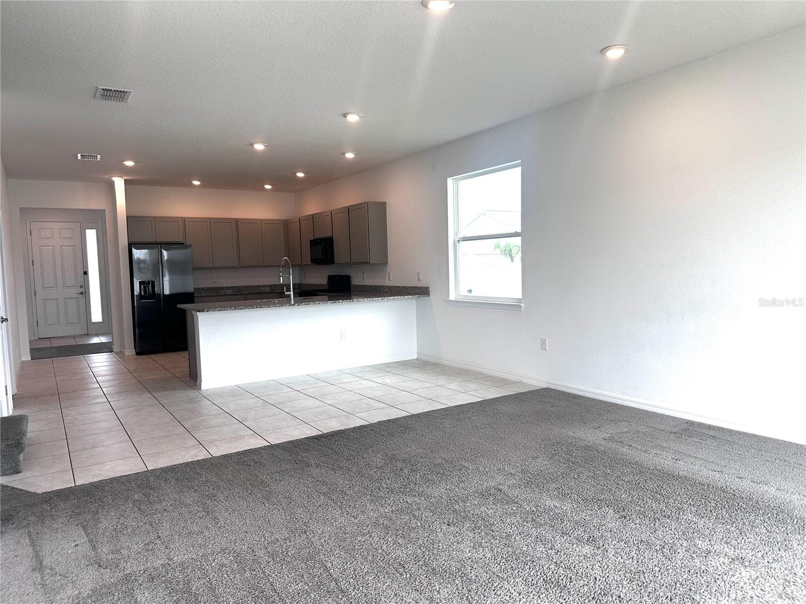 Large kitchen with pantry and breakfast bar - 7580 SW 63RD LANE RD, OCALA