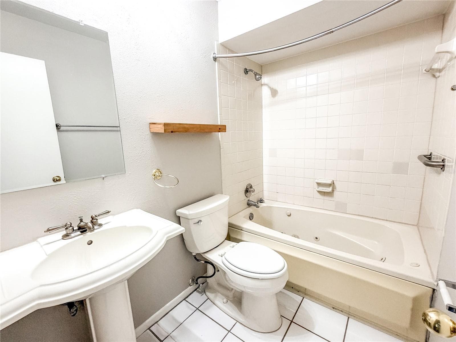 Bath 2 - 1844 MILL RUN CIR, TAMPA