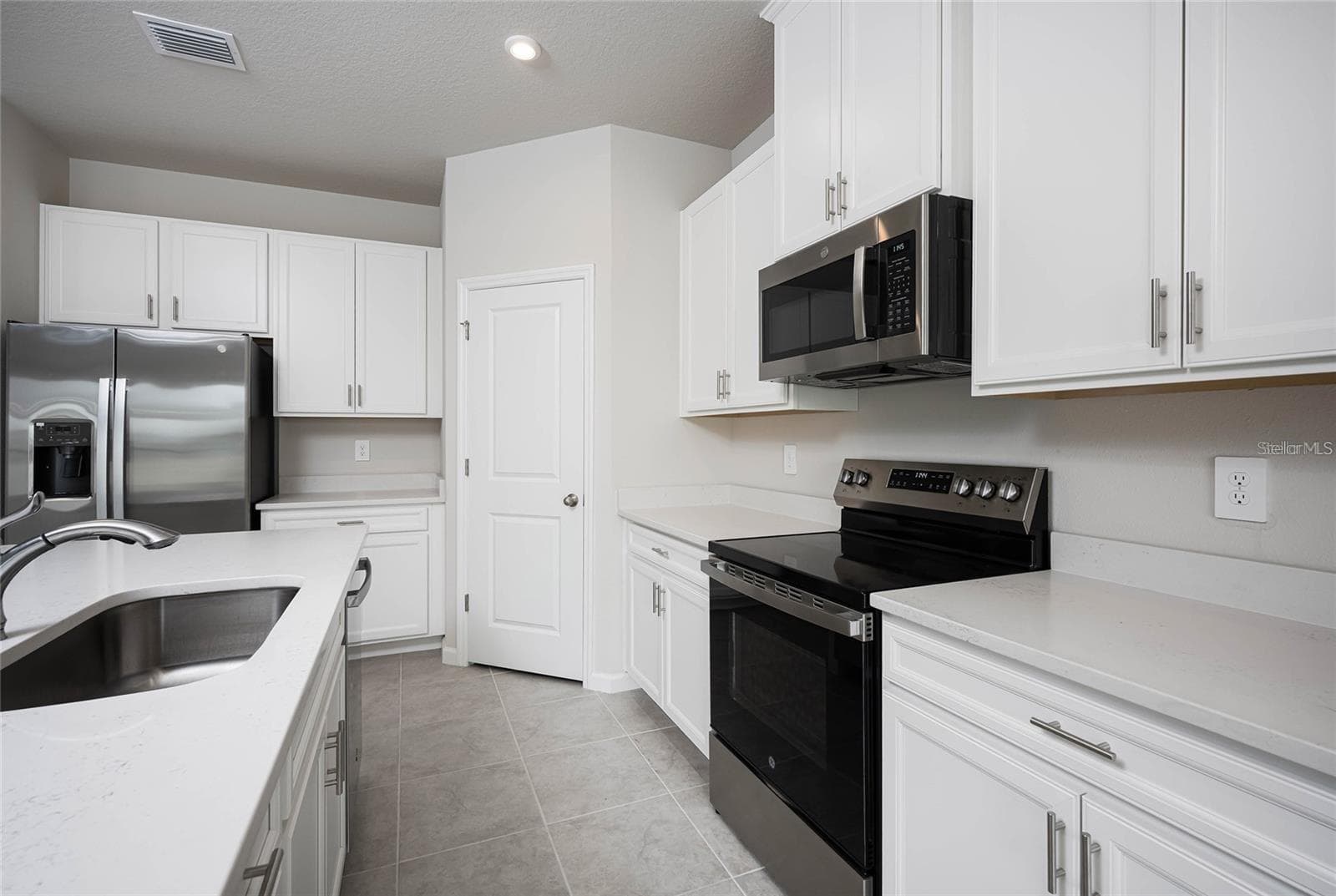 Single Family Residence at 16873 CASTORO DR, PORT CHARLOTTE, photo 20 of 42