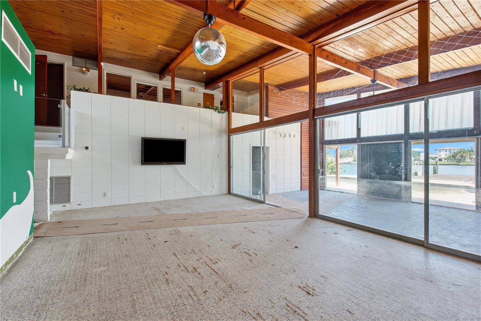 Single Family Residence at 31 DOLPHIN DR, TREASURE ISLAND, photo 8 of 39