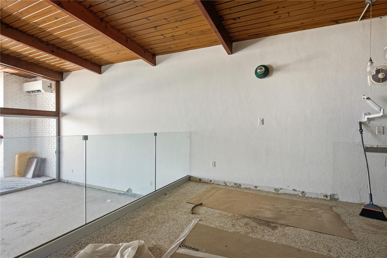Single Family Residence at 31 DOLPHIN DR, TREASURE ISLAND, photo 9 of 39