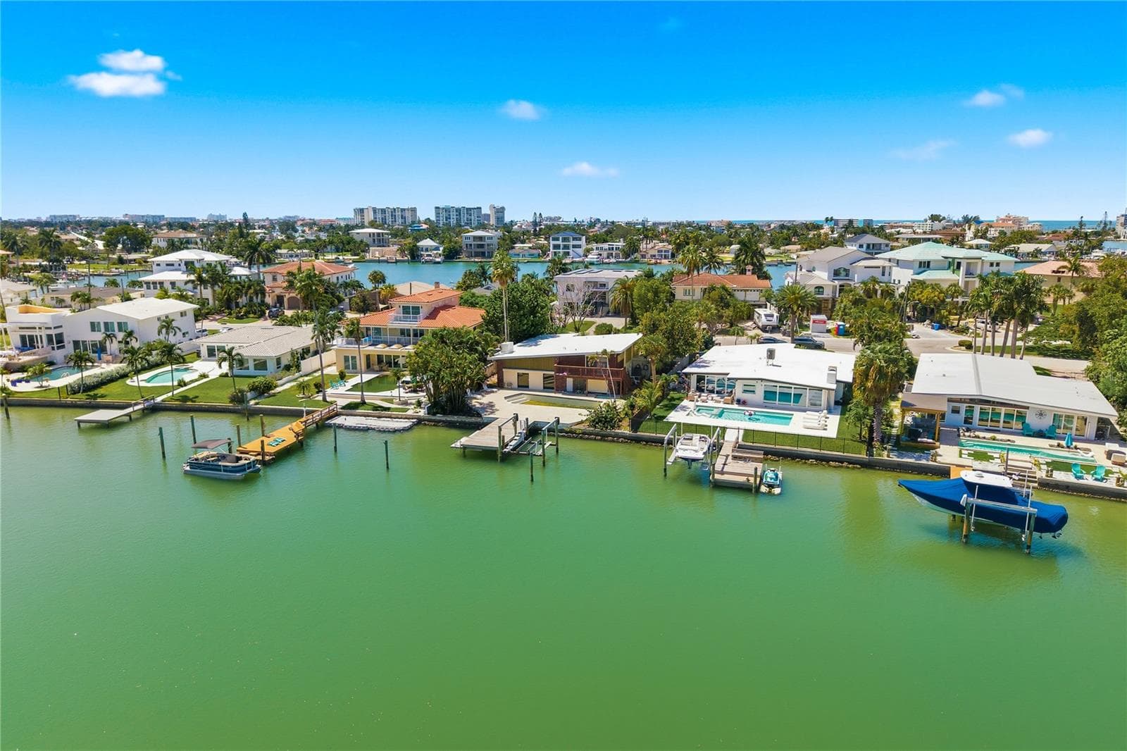 Single Family Residence at 31 DOLPHIN DR, TREASURE ISLAND, photo 33 of 39