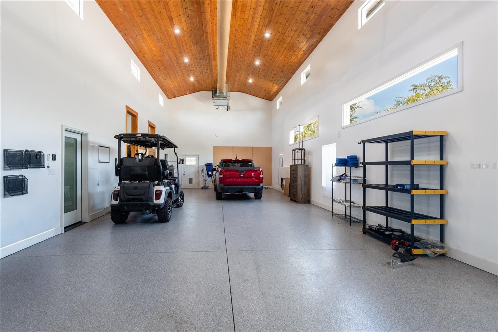 RV Garage can accommodate most any size of RV - 6757 AMANDA VISTA CIR, LAND O LAKES