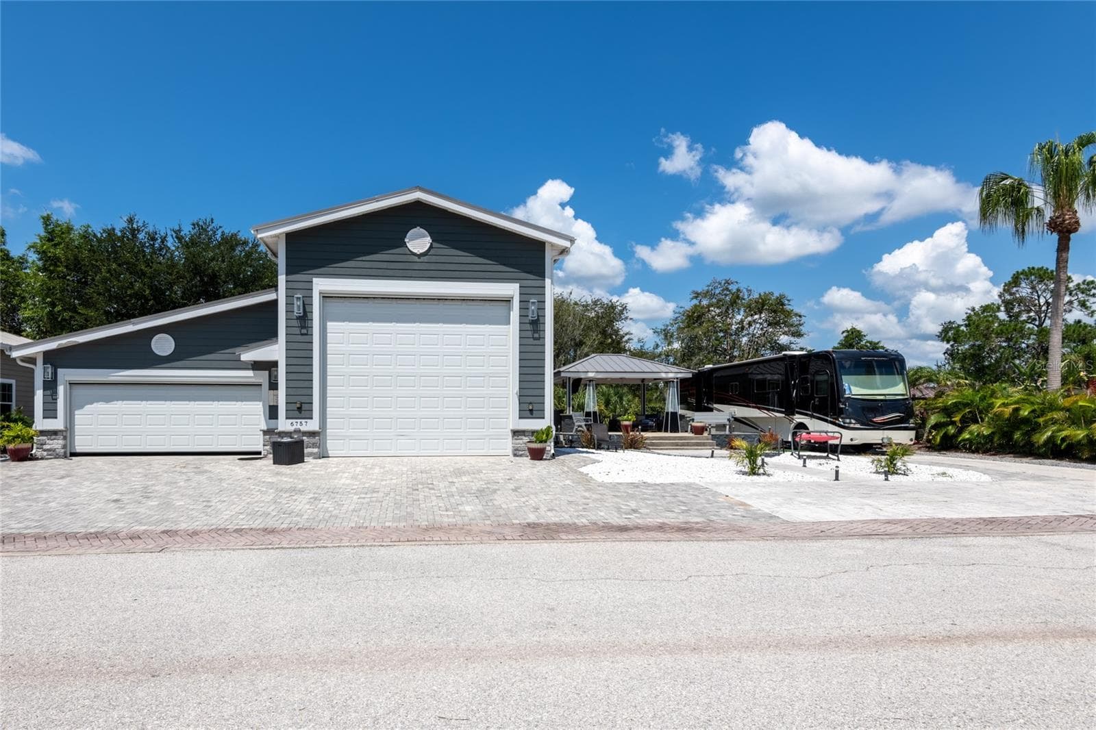 The Carriage house with oversize 2 car garage, plus the huge RV garage and Tiki Hut lot that has the large RV on it. Plenty of room for all the toys! - 6757 AMANDA VISTA CIR, LAND O LAKES
