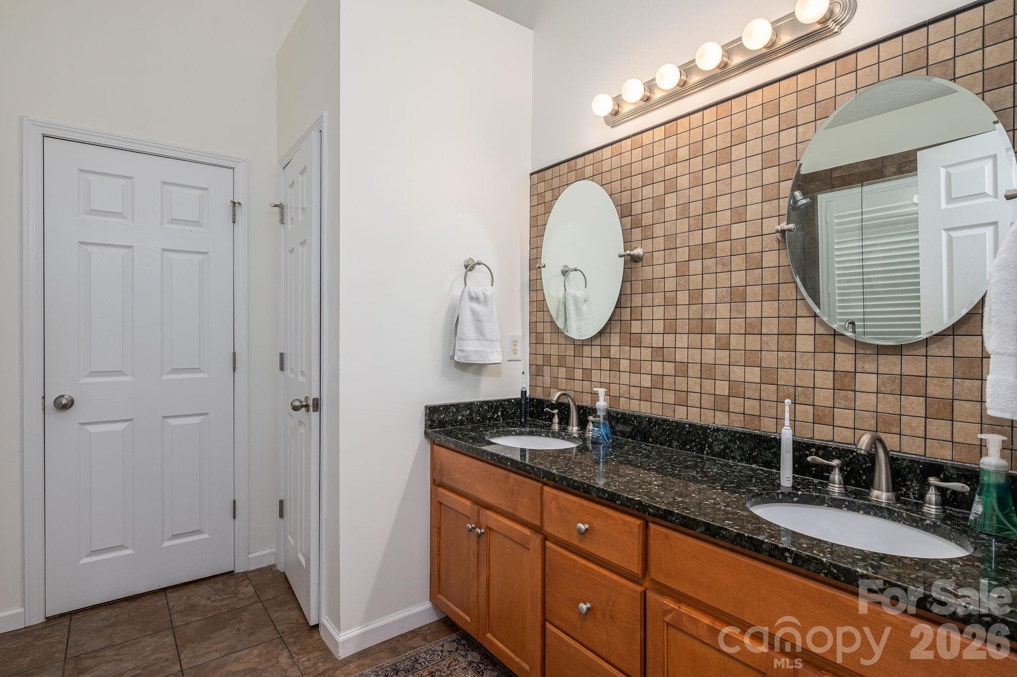 Single Family Residence at 908 Carole Summey Drive, Dallas, photo 45 of 48