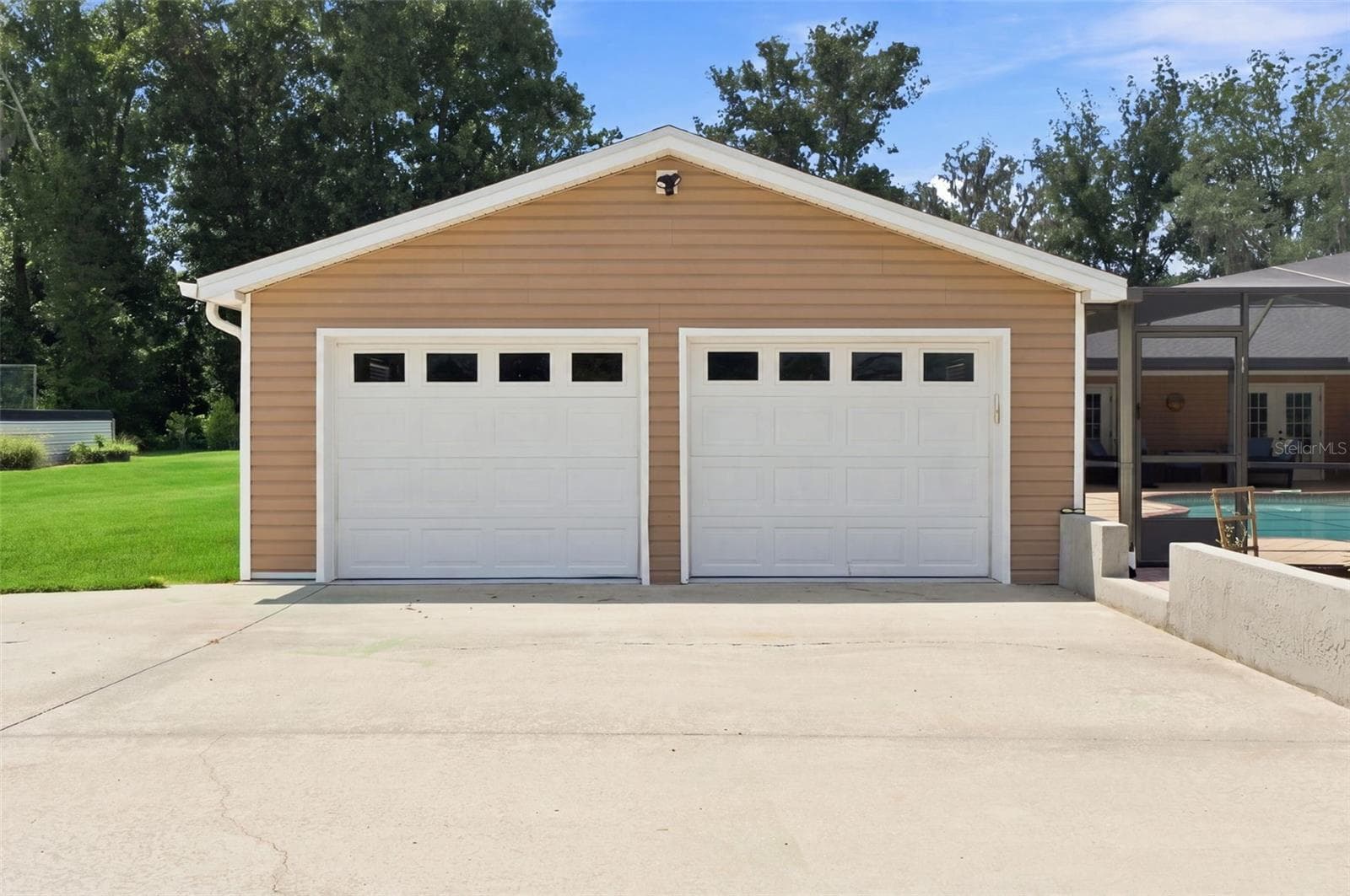 2 car garage - 23458 CROOM RD, BROOKSVILLE