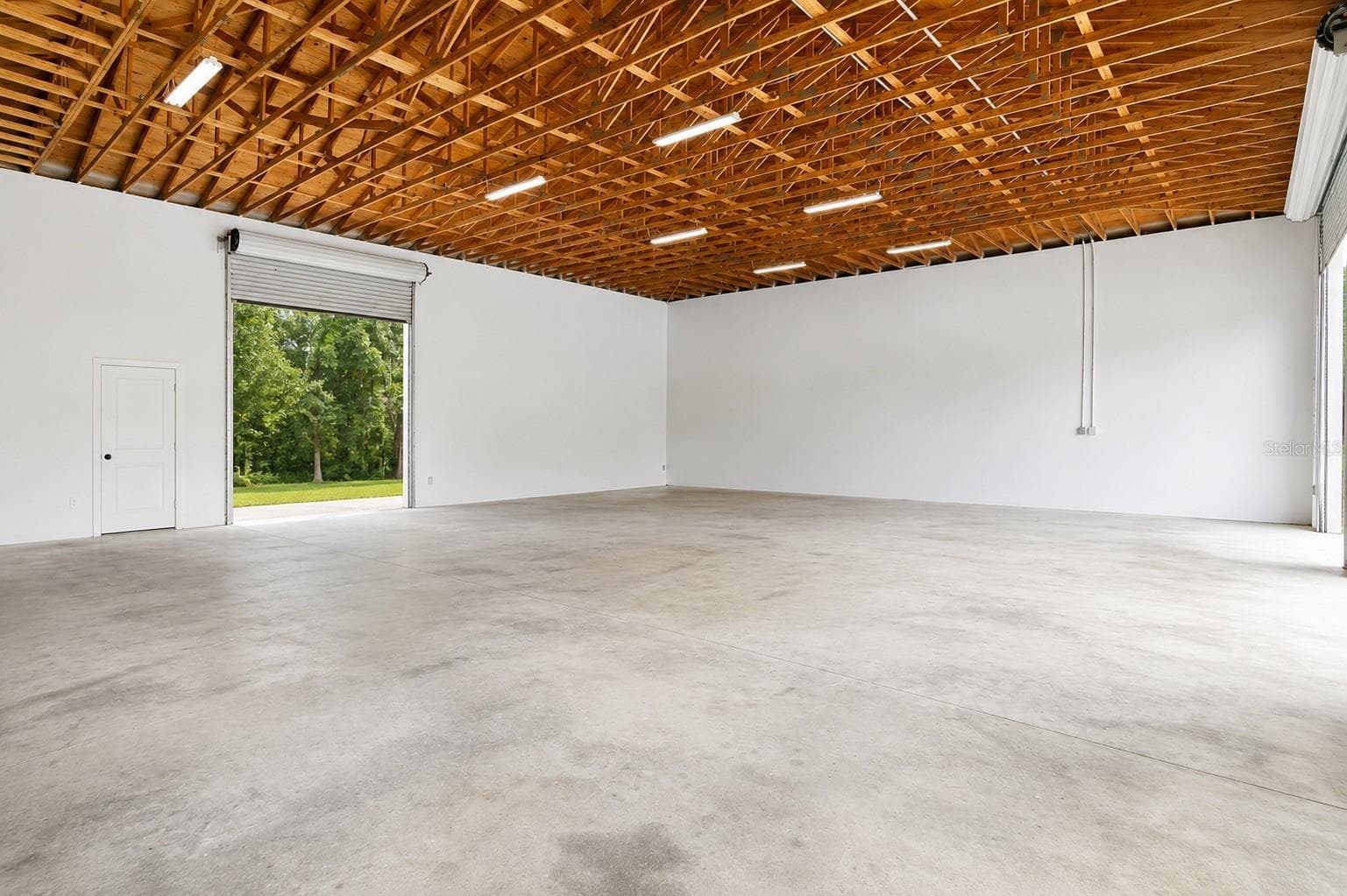 Detached garage - 23458 CROOM RD, BROOKSVILLE