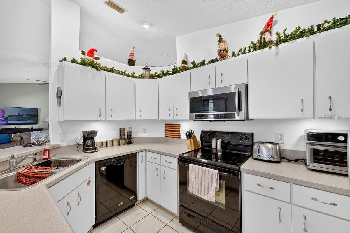 Single Family Residence at 15 PINE CEDAR DR, PALM COAST, photo 9 of 37
