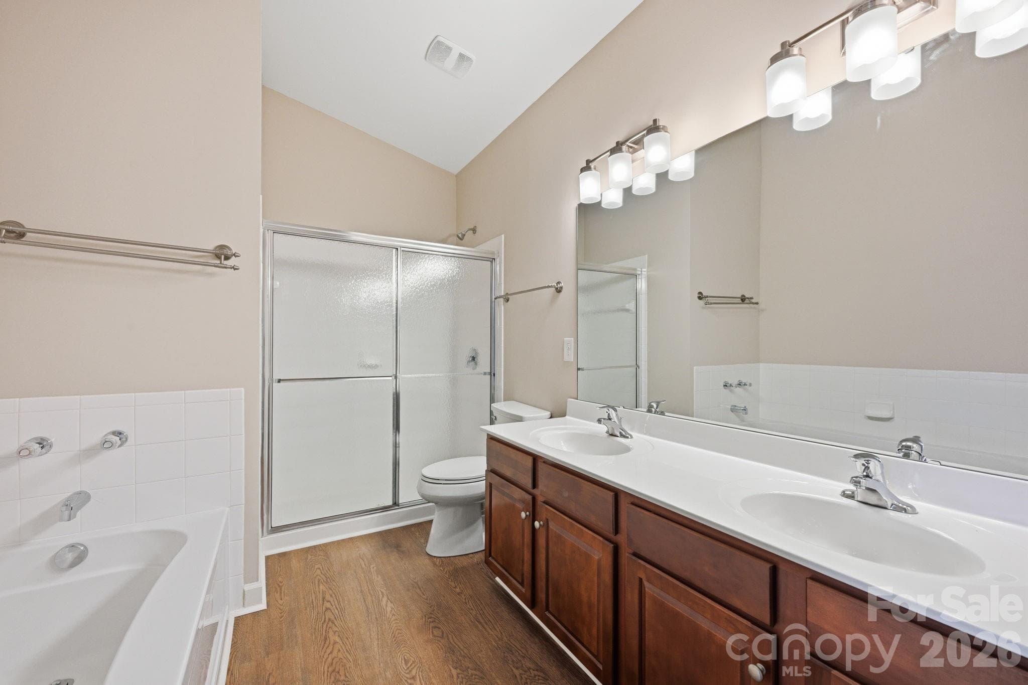 Ensuite primary bath with double vanity, seperate shower and large soaking tub. - 16648 E Amberside Road, Cornelius