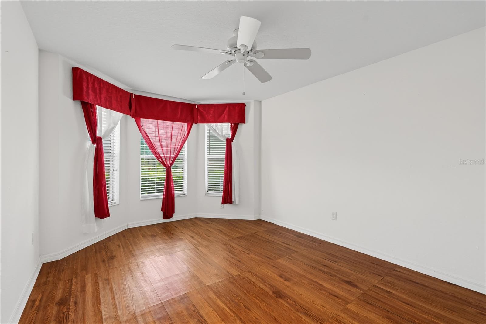 Single Family Residence at 556 KINGSTON WAY, THE VILLAGES, photo 20 of 38