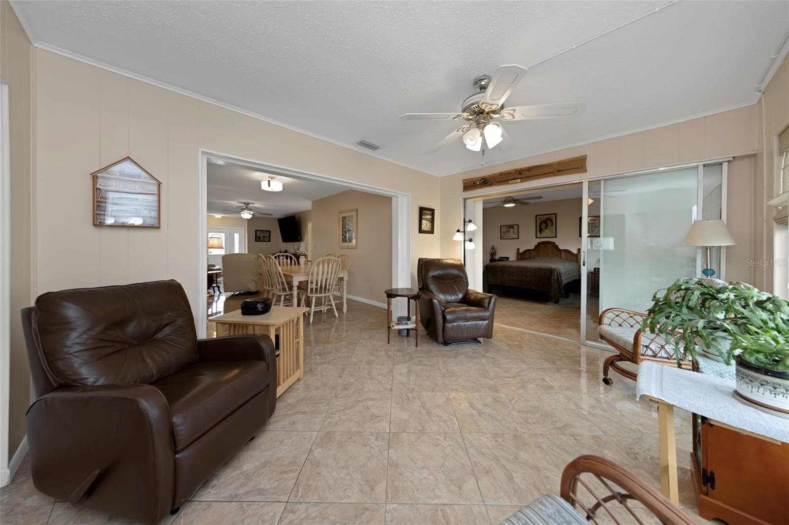 Florida Room - 5355 FERNDALE PL N, PINELLAS PARK
