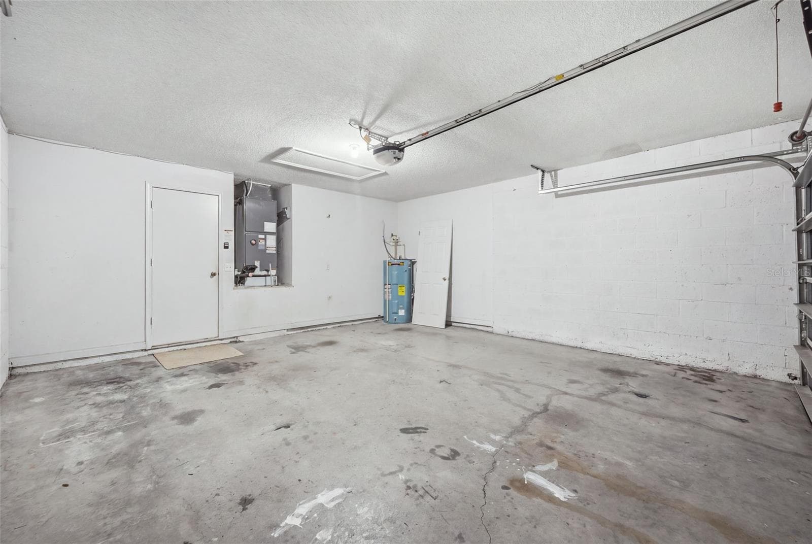 Garage - 10412 FLY FISHING ST, RIVERVIEW