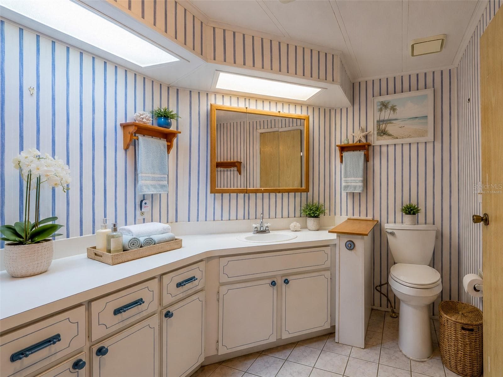 Second bathroom, virtually staged - 1021 HILLTOP RD, TAVARES