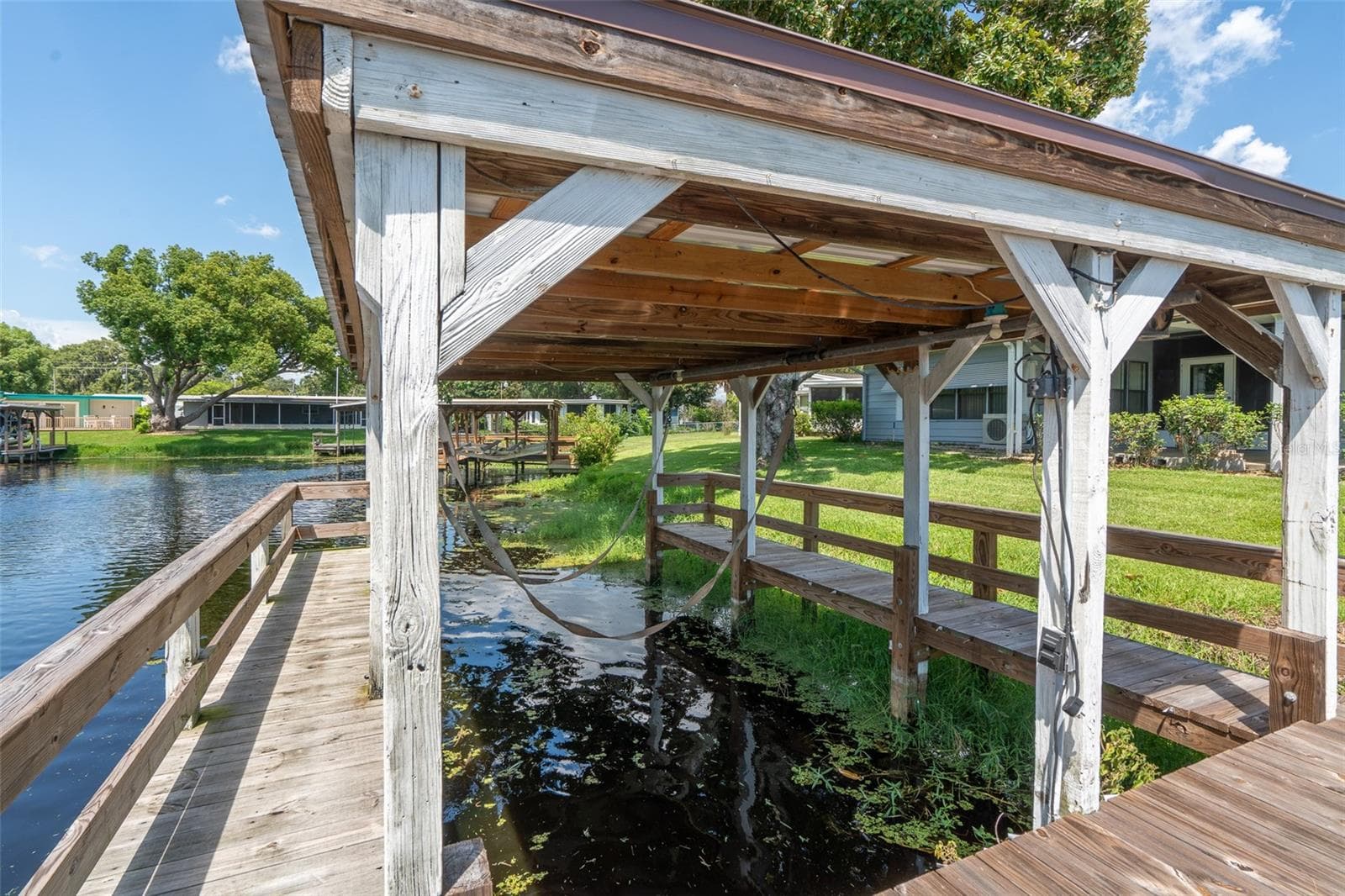 Covered dock with lift - 1021 HILLTOP RD, TAVARES