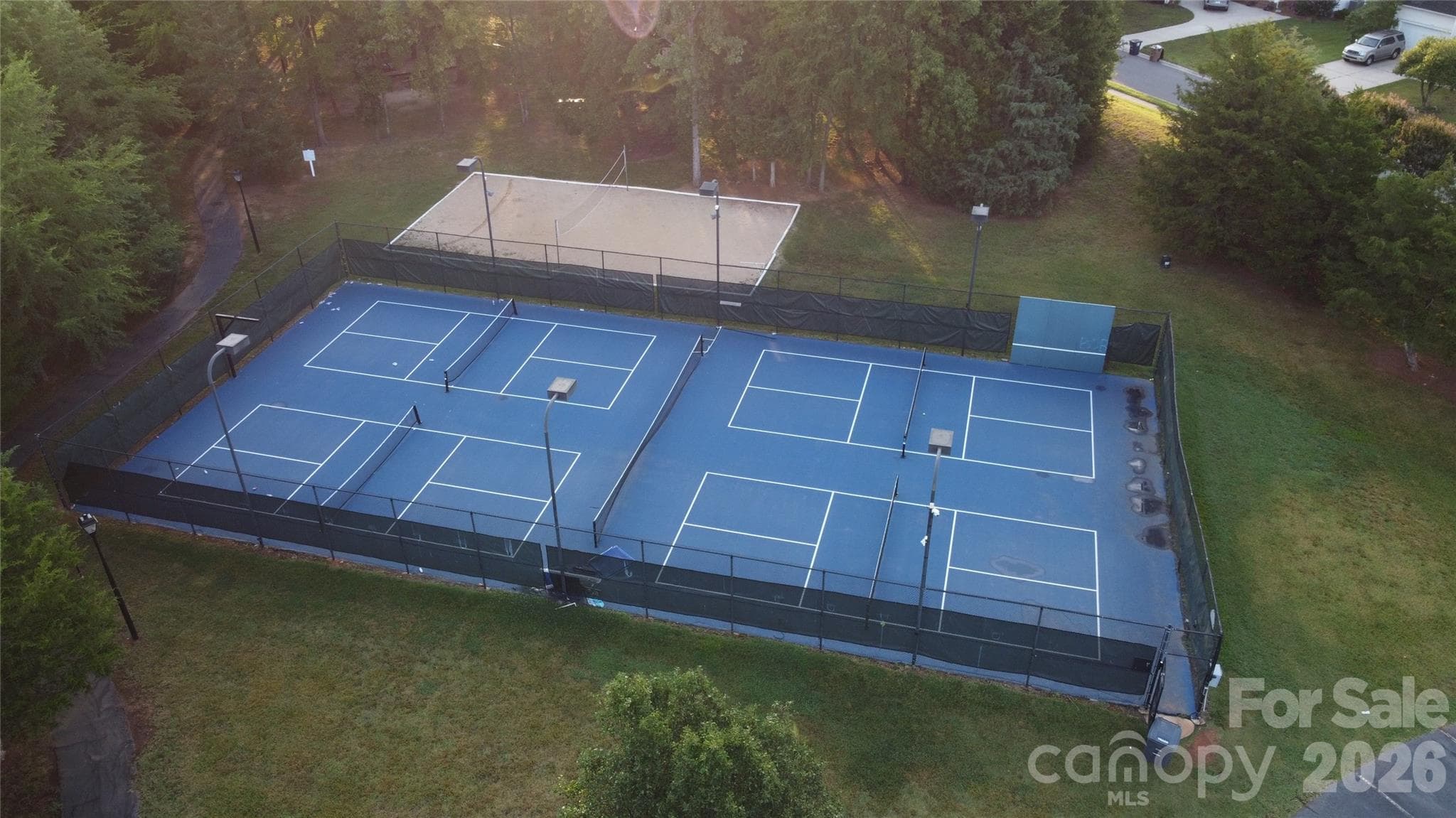 Tennis and sport courts for active weekends near your door - Indian Trail