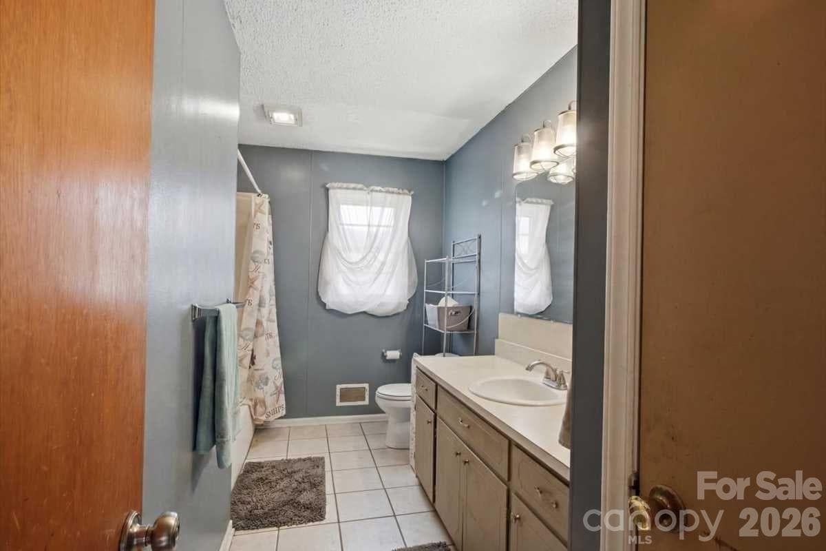 Single Family Residence at 990 Colonial Drive, China Grove, photo 10 of 25