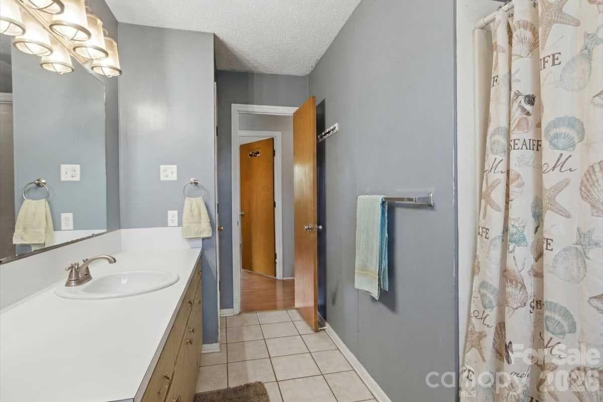 Single Family Residence at 990 Colonial Drive, China Grove, photo 11 of 25
