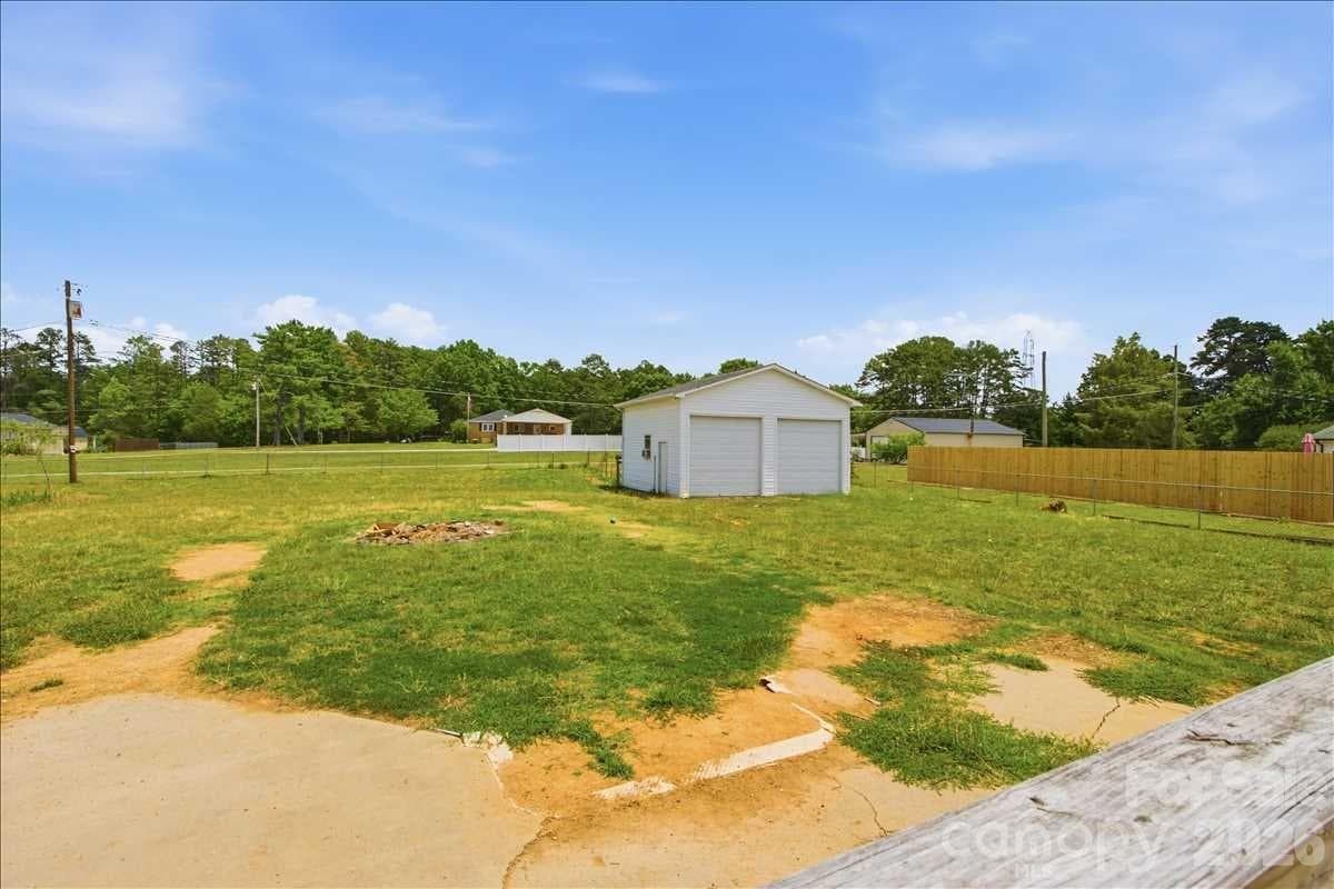 Single Family Residence at 990 Colonial Drive, China Grove, photo 20 of 25