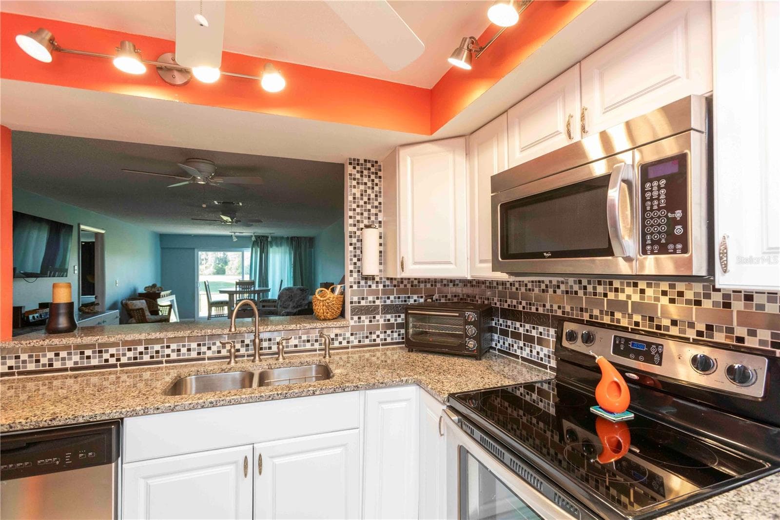 Condominium at 9639 GREENSKEEPER DR #9639, NEW PORT RICHEY, photo 3 of 42