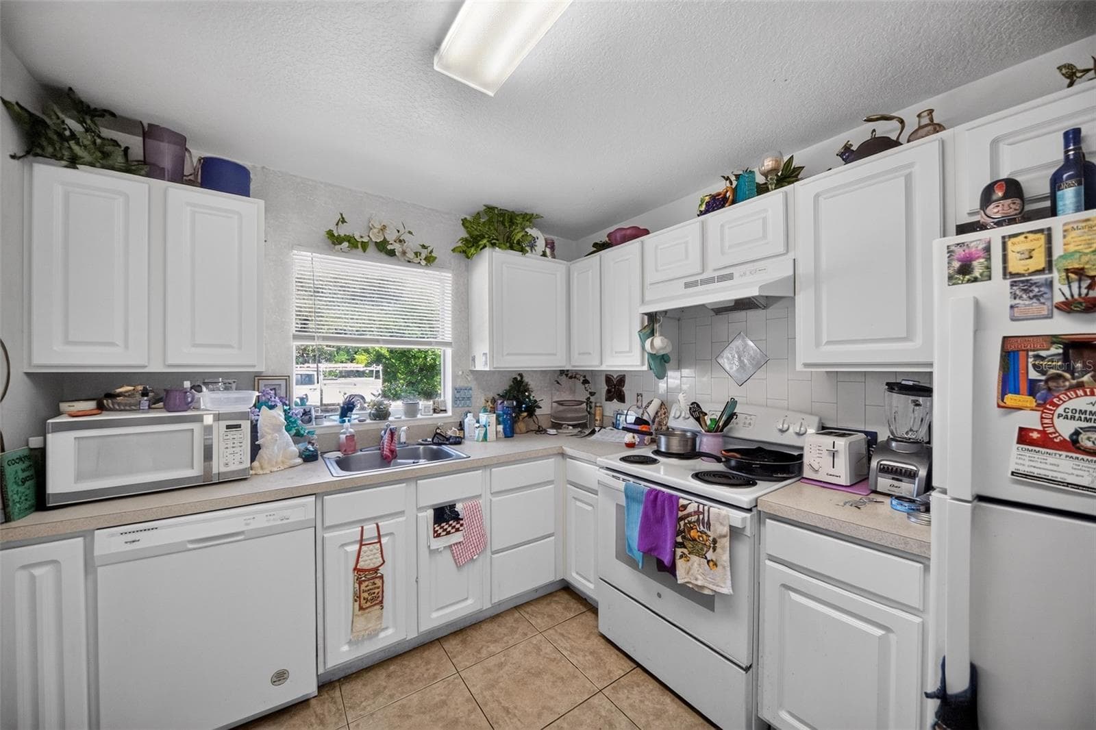 Single Family Residence at 804 WALNUT PL, ALTAMONTE SPRINGS, photo 3 of 21