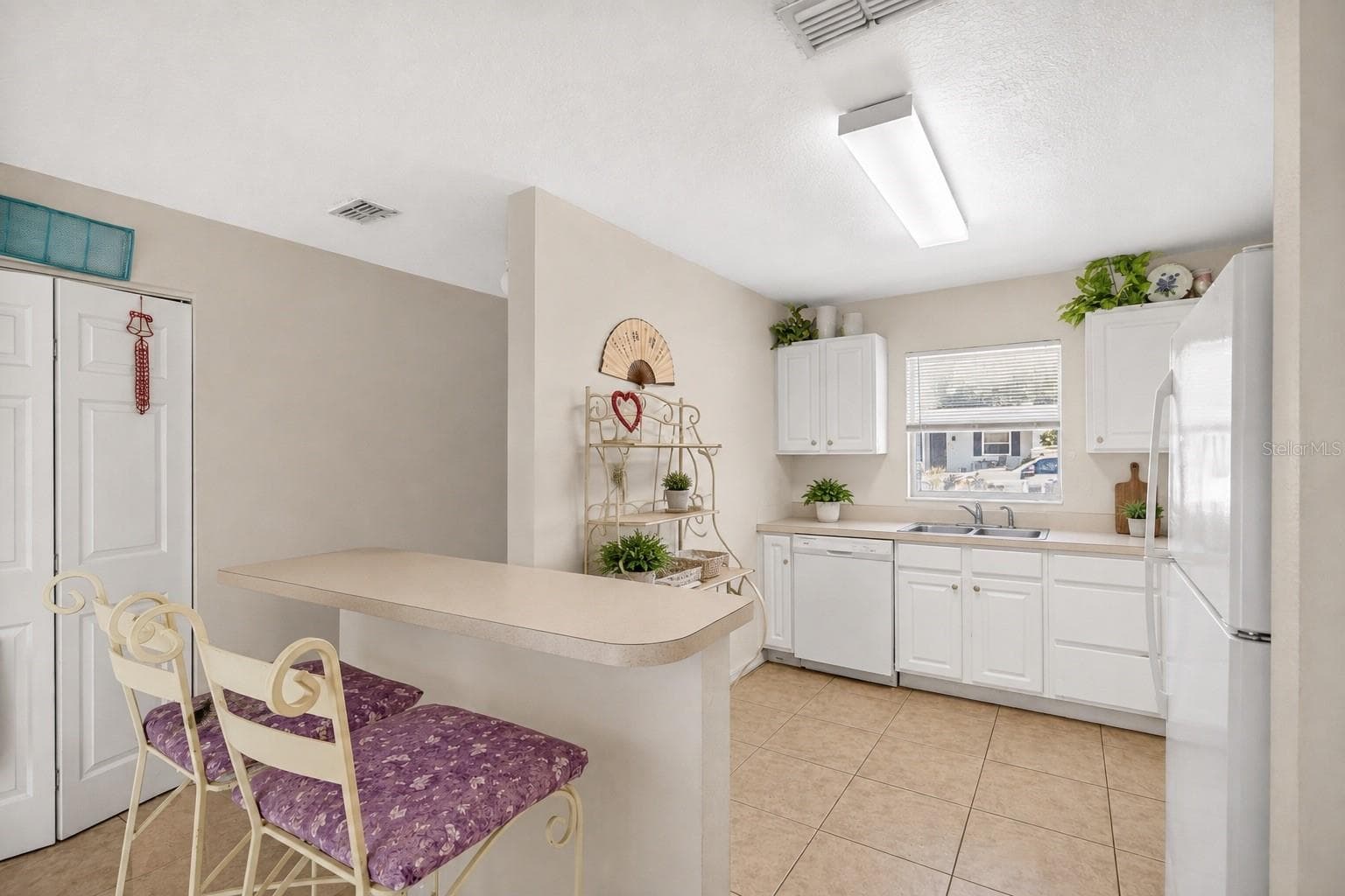 Single Family Residence at 804 WALNUT PL, ALTAMONTE SPRINGS, photo 10 of 21
