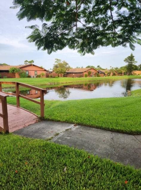 5573 FOXLAKE DR