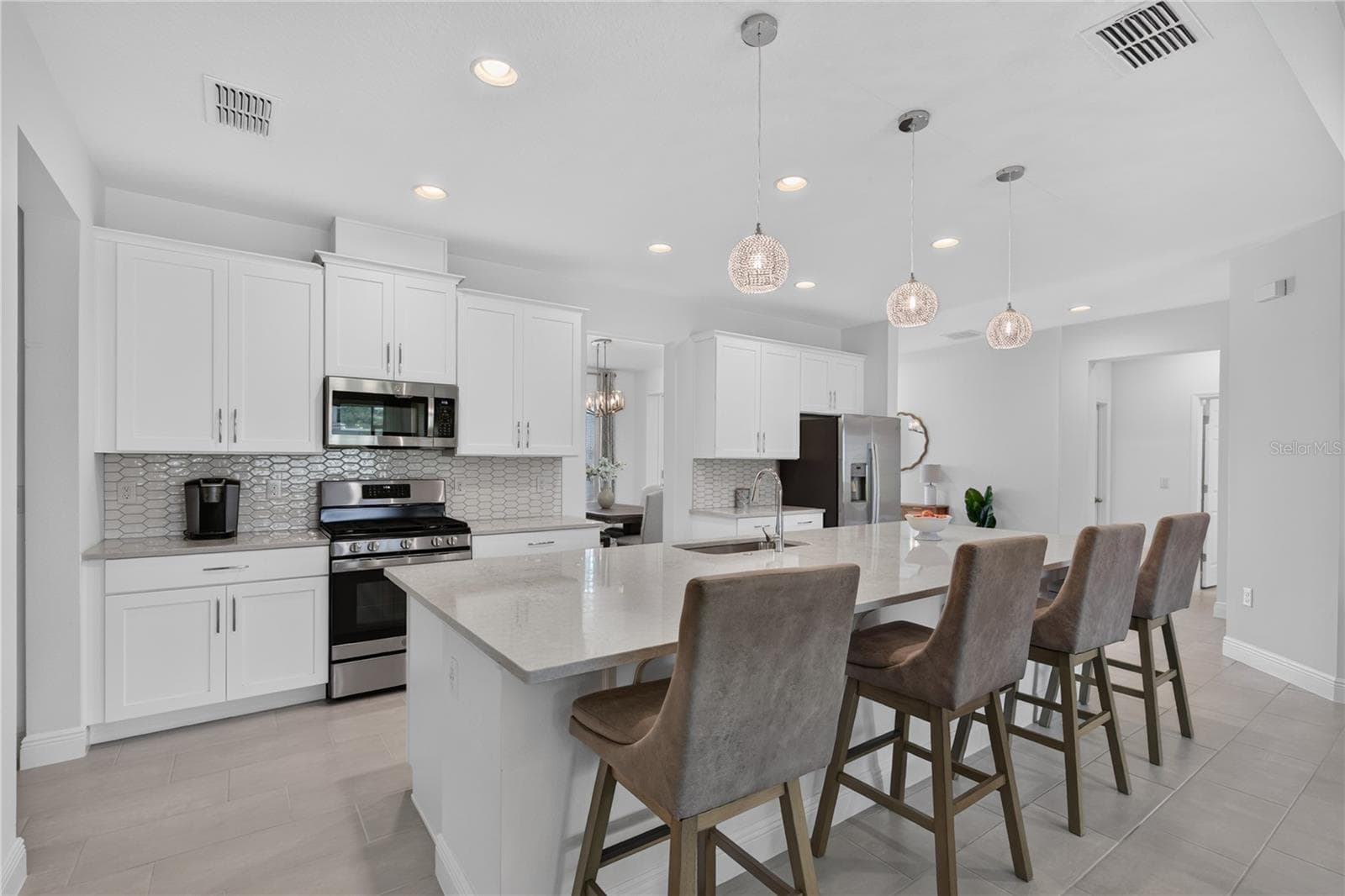Single Family Residence at 4937 GOLDEN ZENITH WAY, MOUNT DORA, photo 8 of 53
