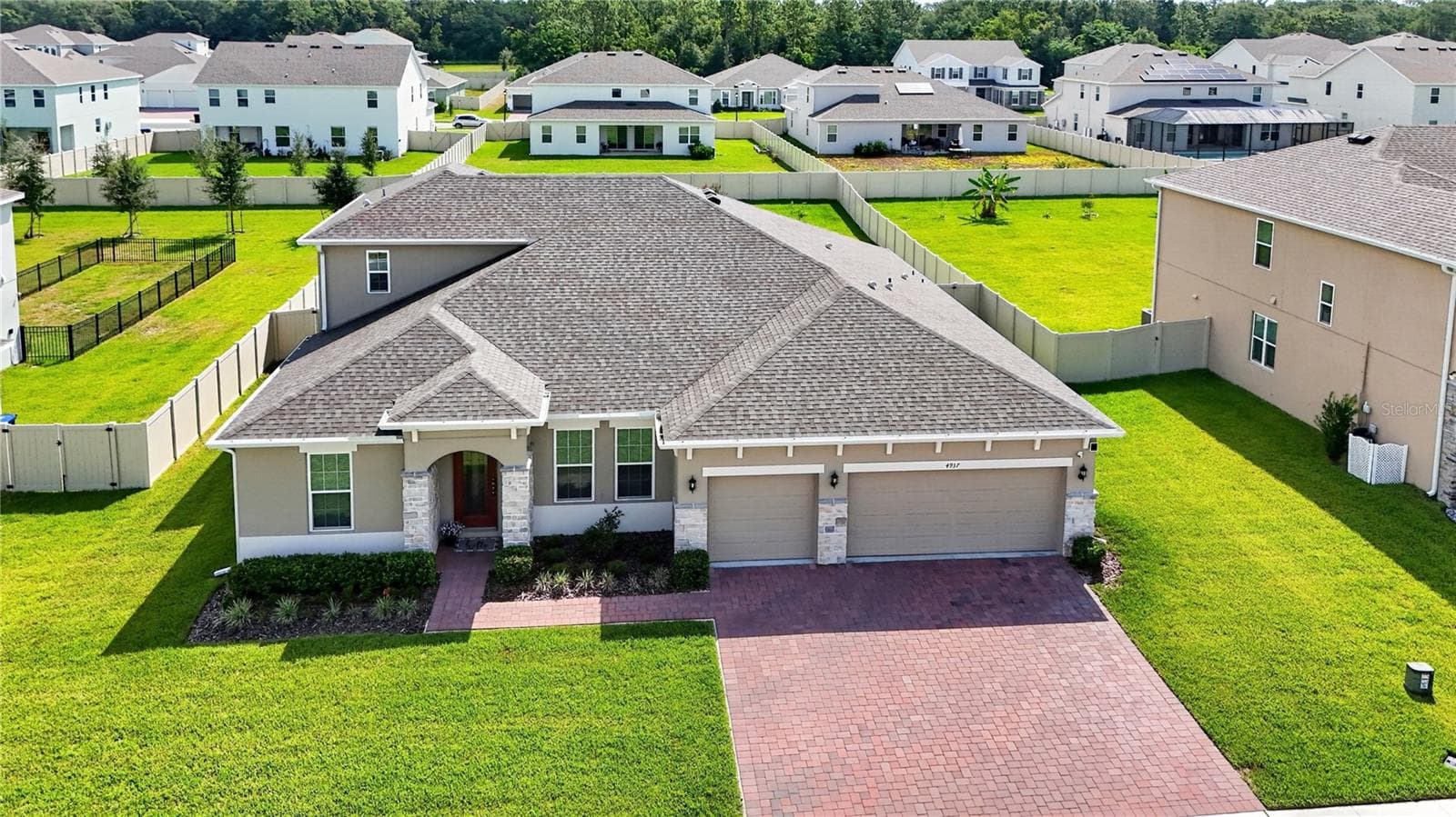 Single Family Residence at 4937 GOLDEN ZENITH WAY, MOUNT DORA, photo 39 of 53