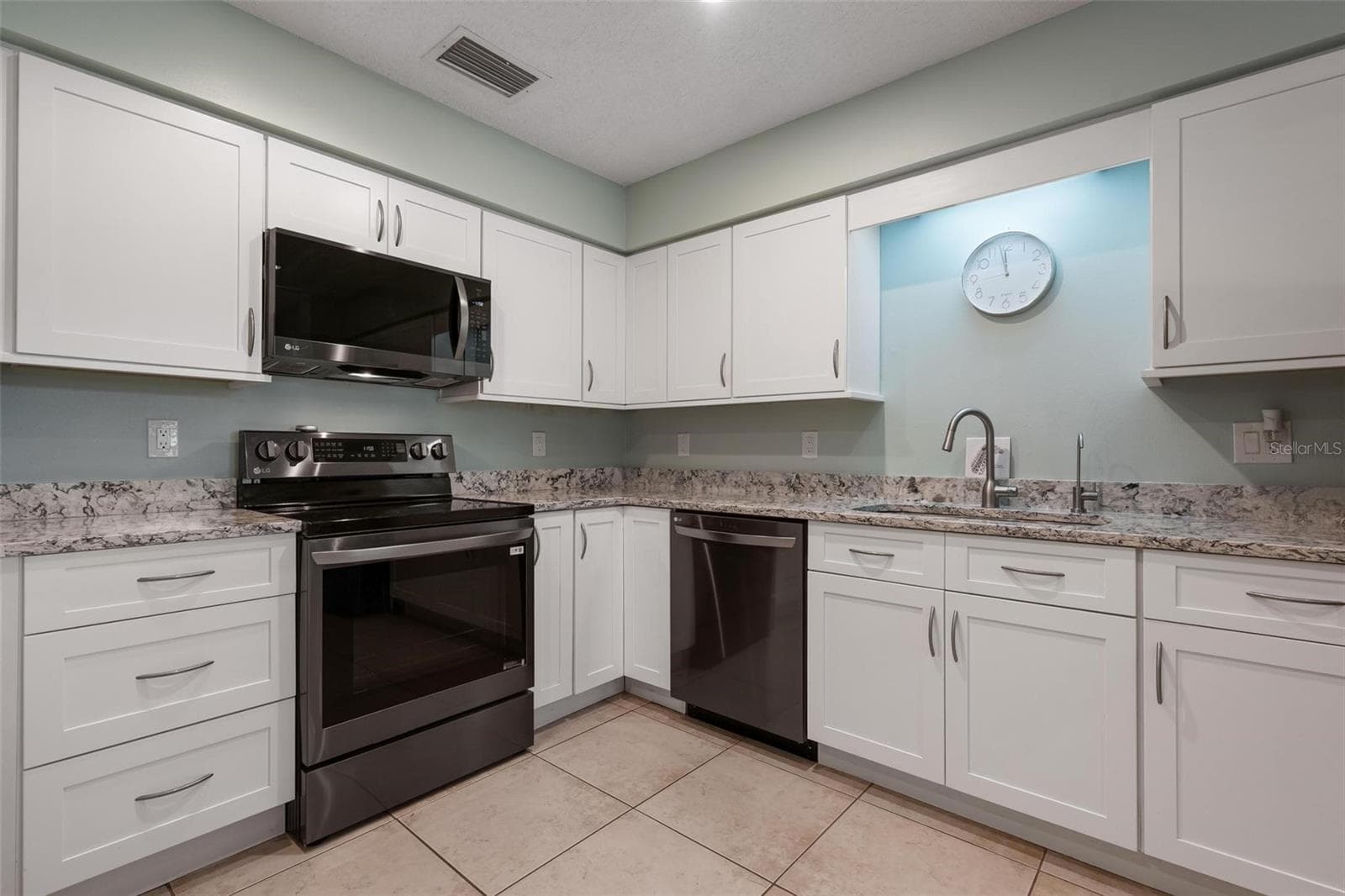 Shaker Cabinets - 1554 TALLYWOOD DR #7127, SARASOTA