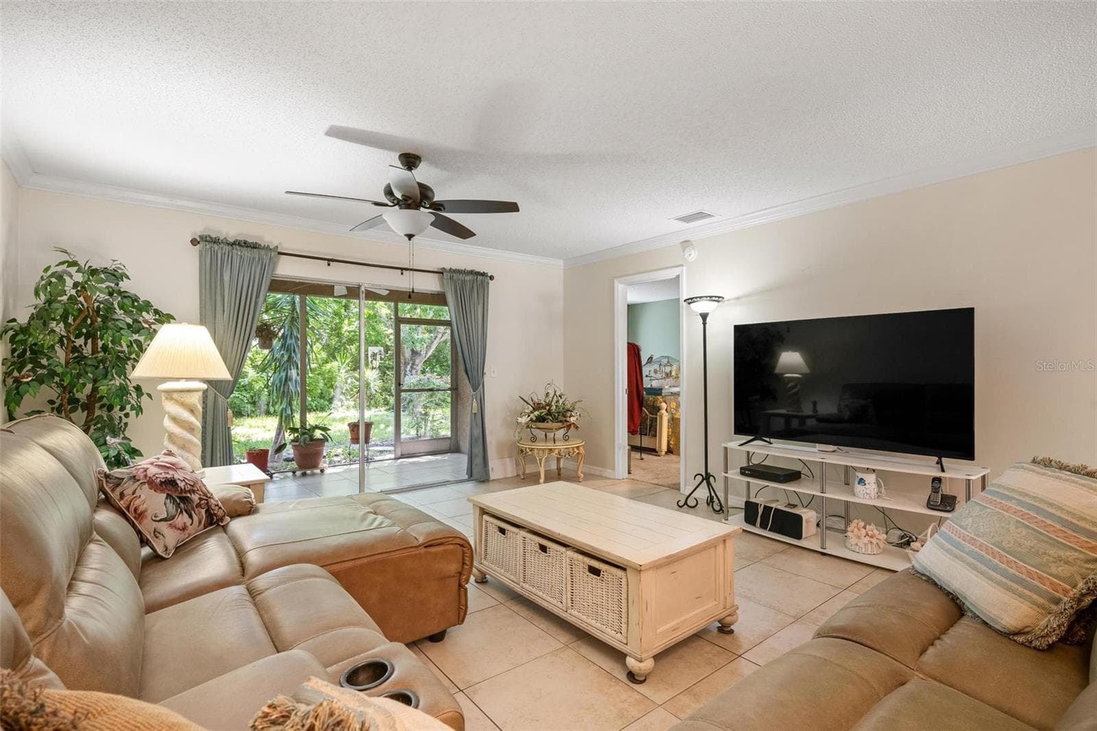 Large Living Room - 1554 TALLYWOOD DR #7127, SARASOTA
