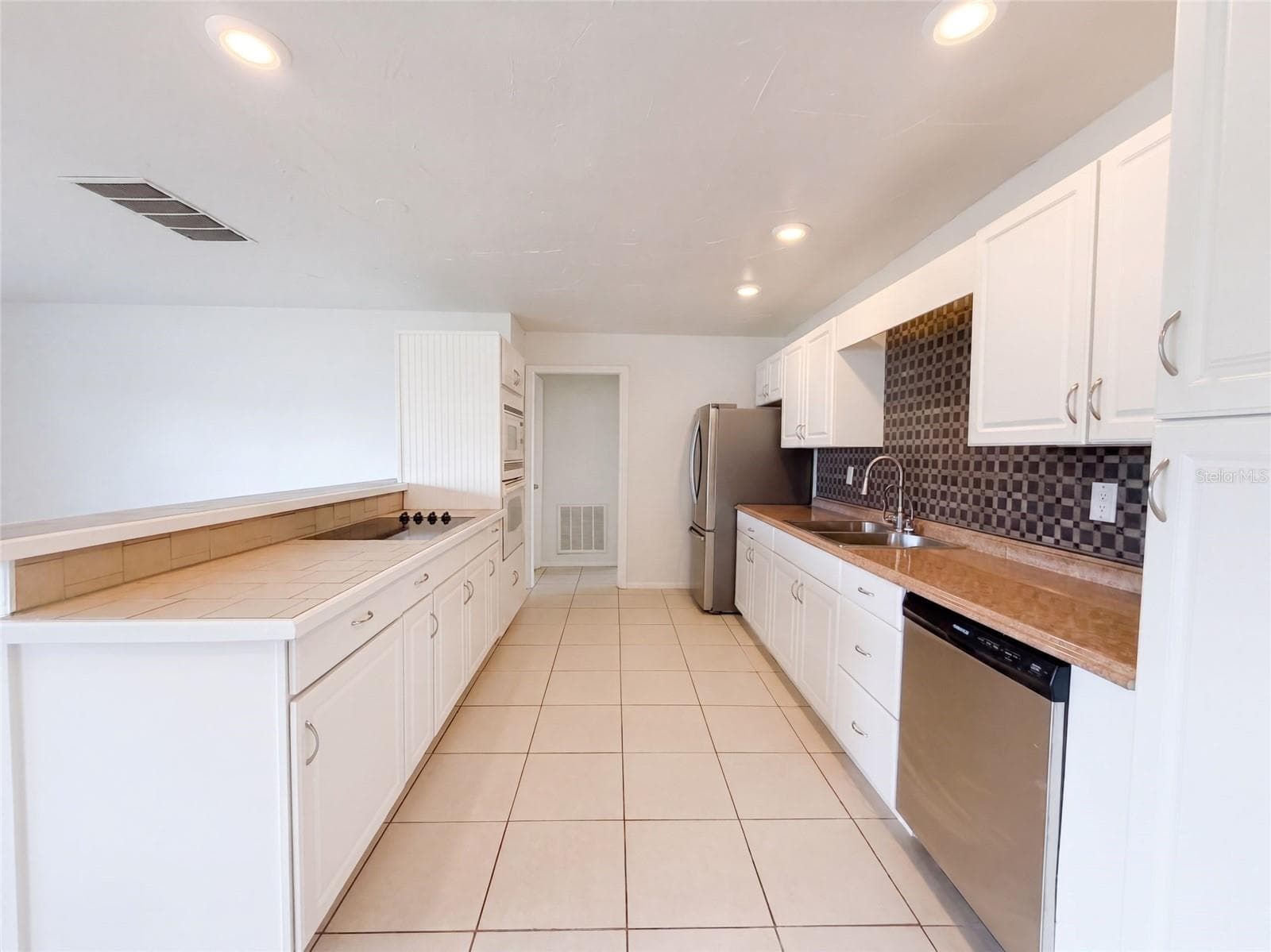 Single Family Residence at 124 SAN BENITO AVE, NORTH PORT, photo 6 of 23