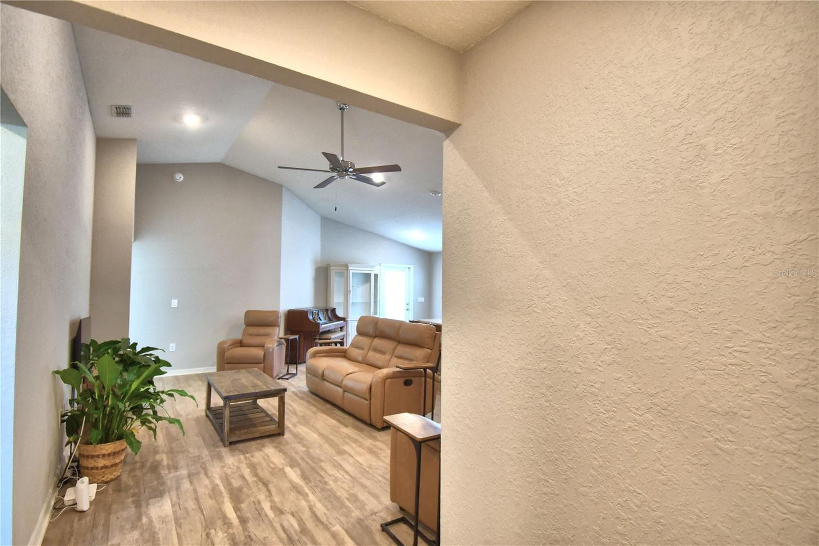 Single Family Residence at 1390 MEZZAVALLE WAY, AUBURNDALE, photo 4 of 64
