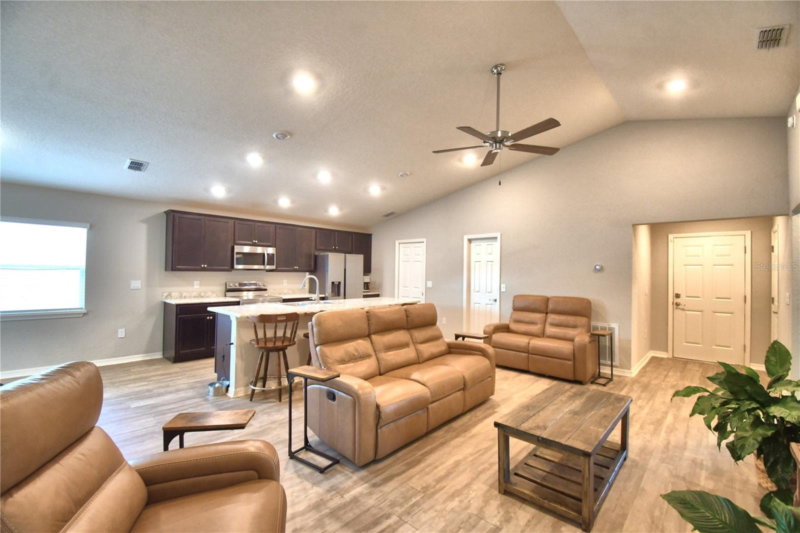 Single Family Residence at 1390 MEZZAVALLE WAY, AUBURNDALE, photo 5 of 64