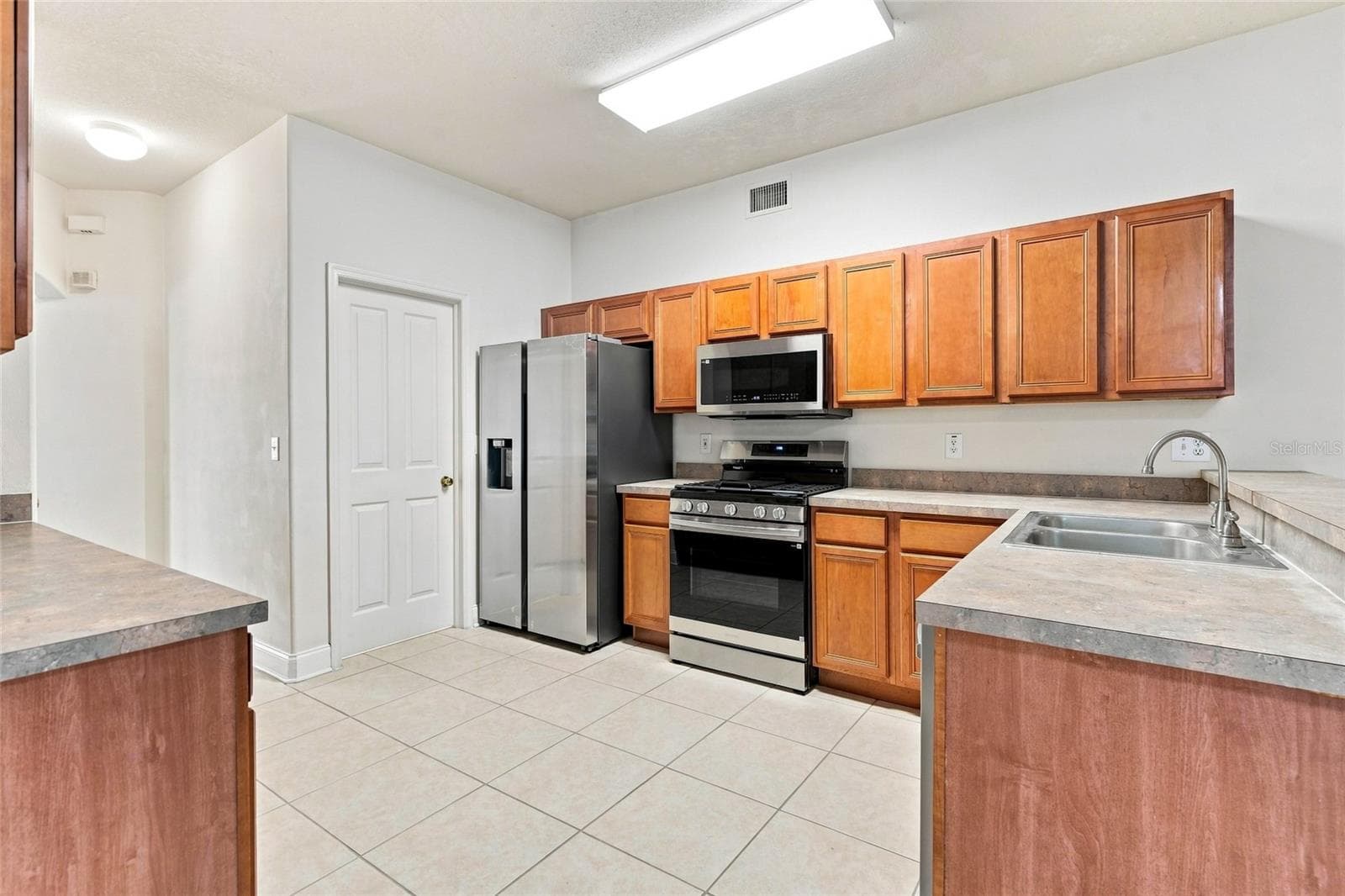 Kitchen - 30501 IVERSON DR, WESLEY CHAPEL