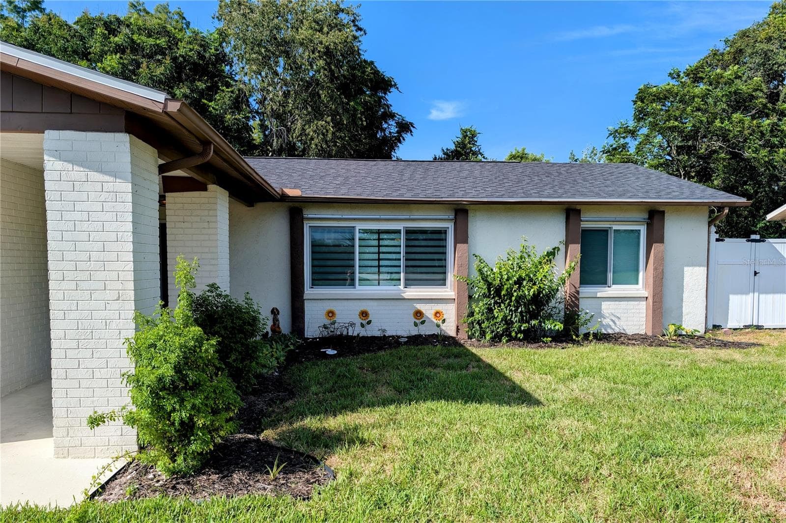 Cute Landscaping - 11608 FOX RUN, PORT RICHEY