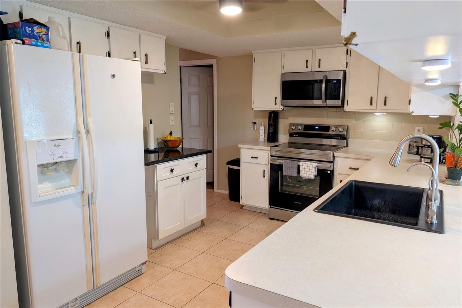 Single Family Residence at 11608 FOX RUN, PORT RICHEY, photo 9 of 37