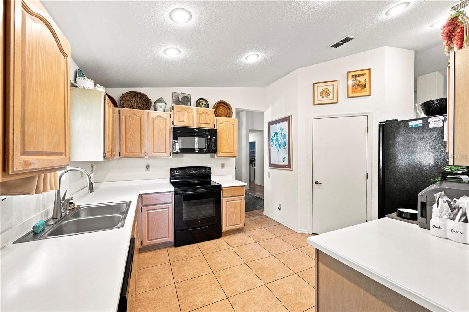 Single Family Residence at 1469 RIVERDALE DR, OLDSMAR, photo 21 of 60