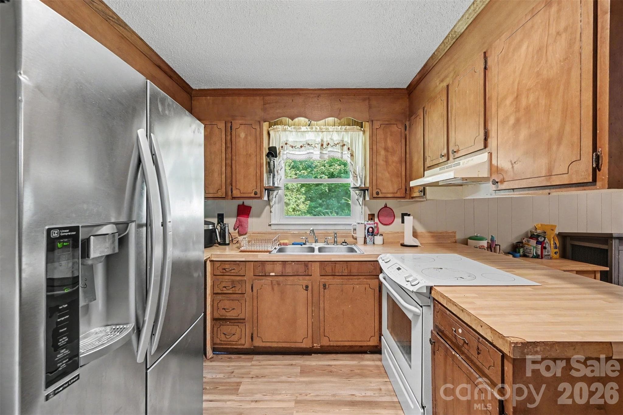 Single Family Residence at 808 E Chestnut Street, Stanley, photo 7 of 31