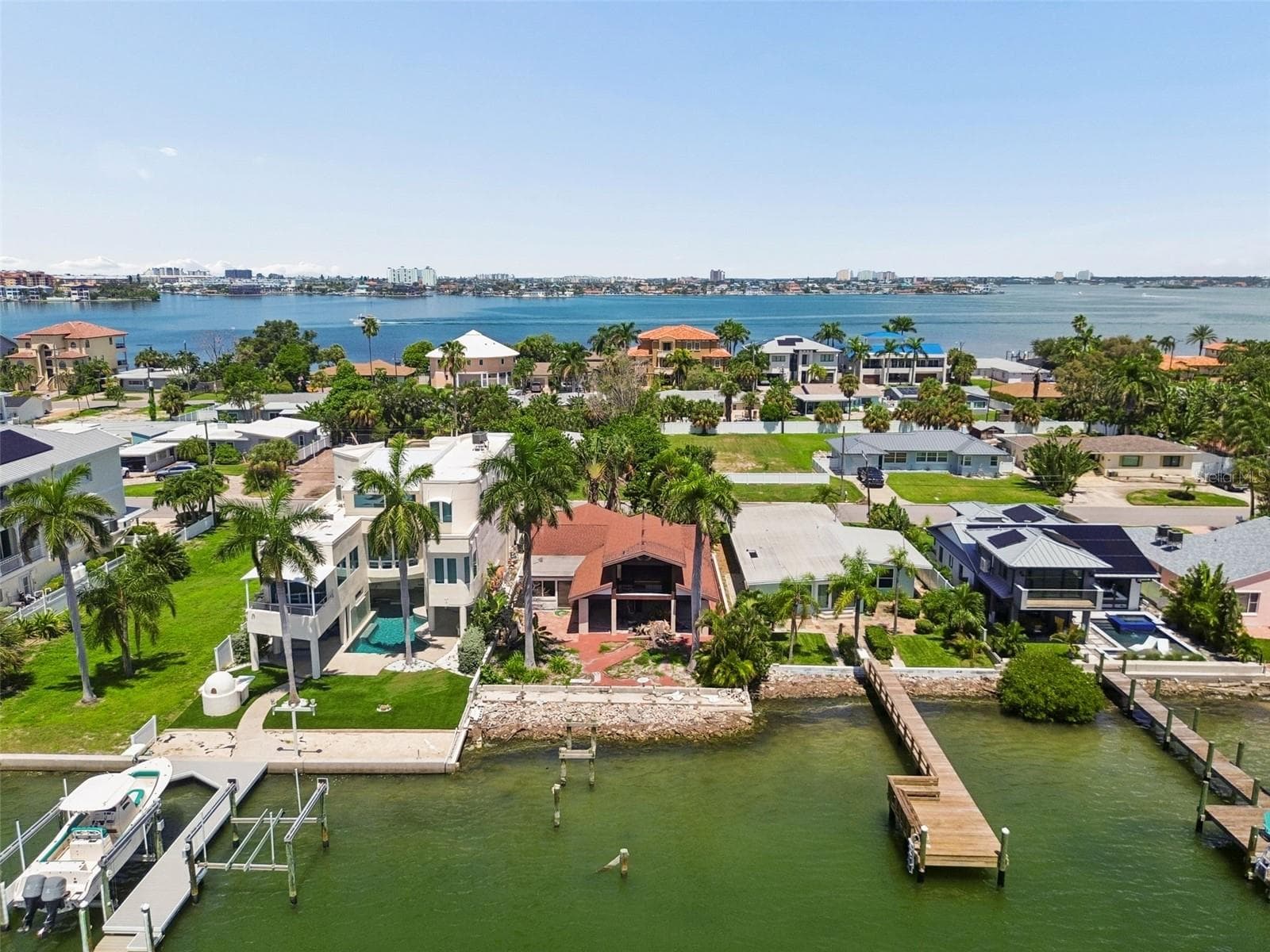Single Family Residence at 720 BOCA CIEGA ISLE DR, ST PETE BEACH, photo 19 of 23