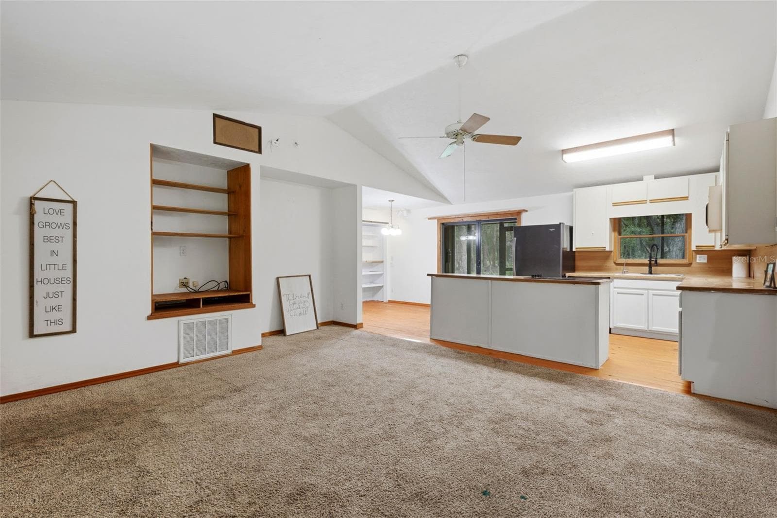 Living Room - 5581 NE 157TH TER, WILLISTON