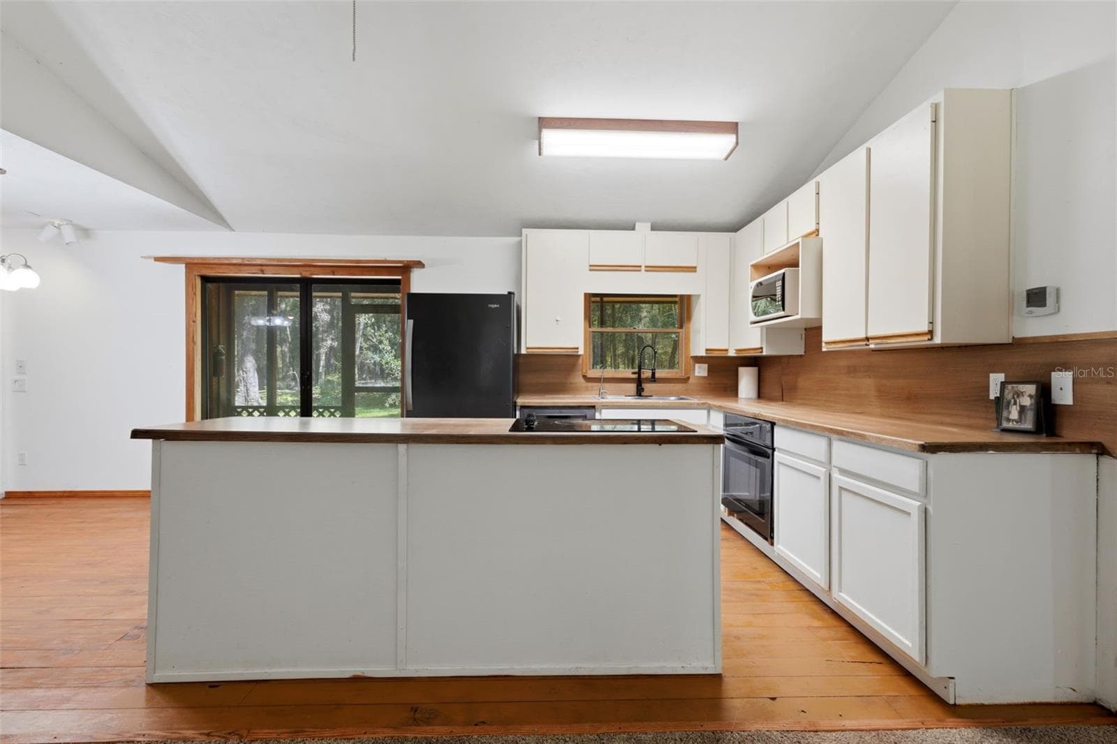 Kitchen - 5581 NE 157TH TER, WILLISTON
