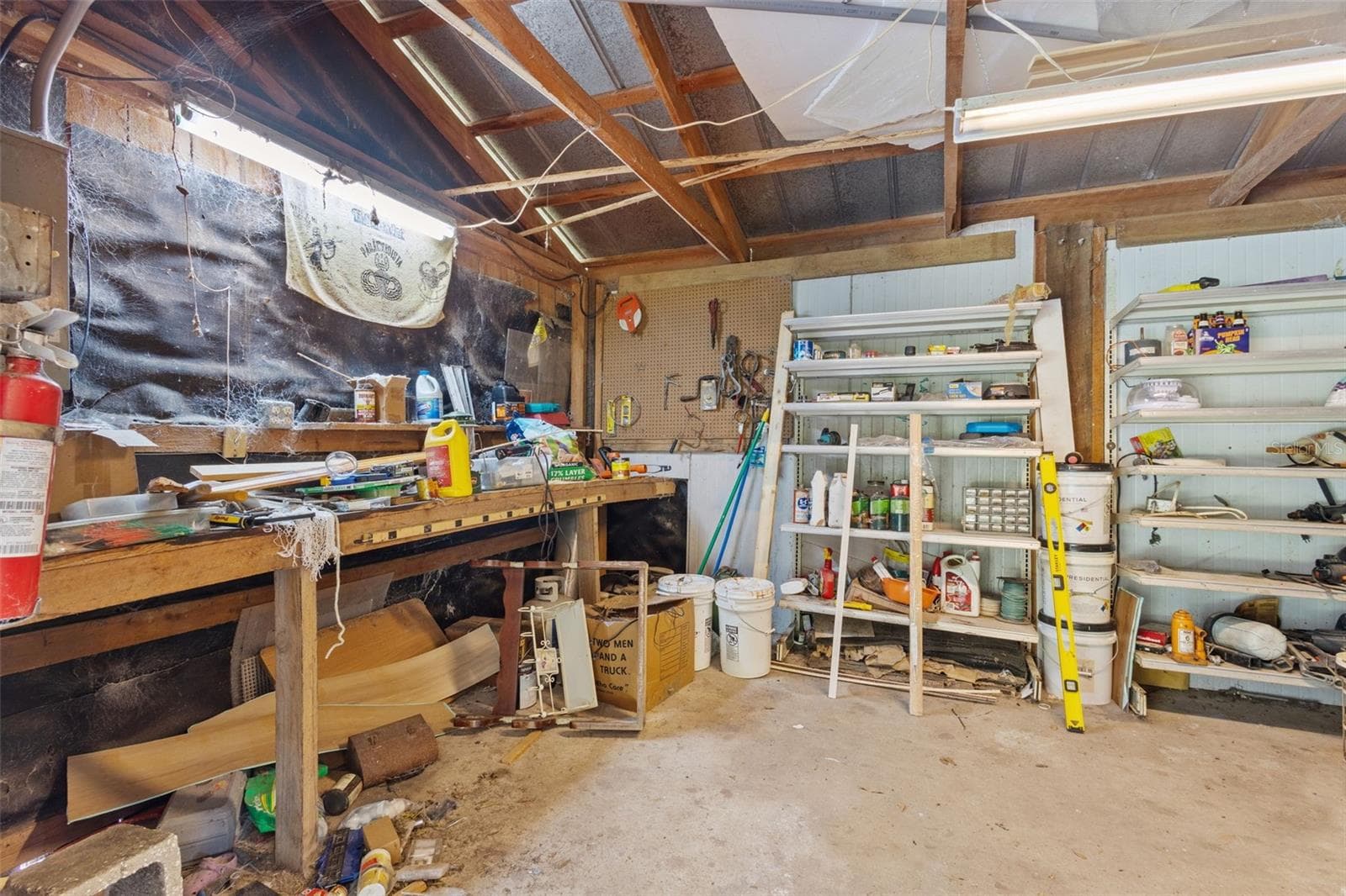 Interior workshop - 5581 NE 157TH TER, WILLISTON