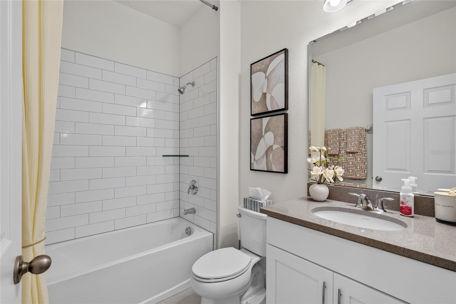 Guest bath - 4937 GOLDEN ZENITH WAY, MOUNT DORA