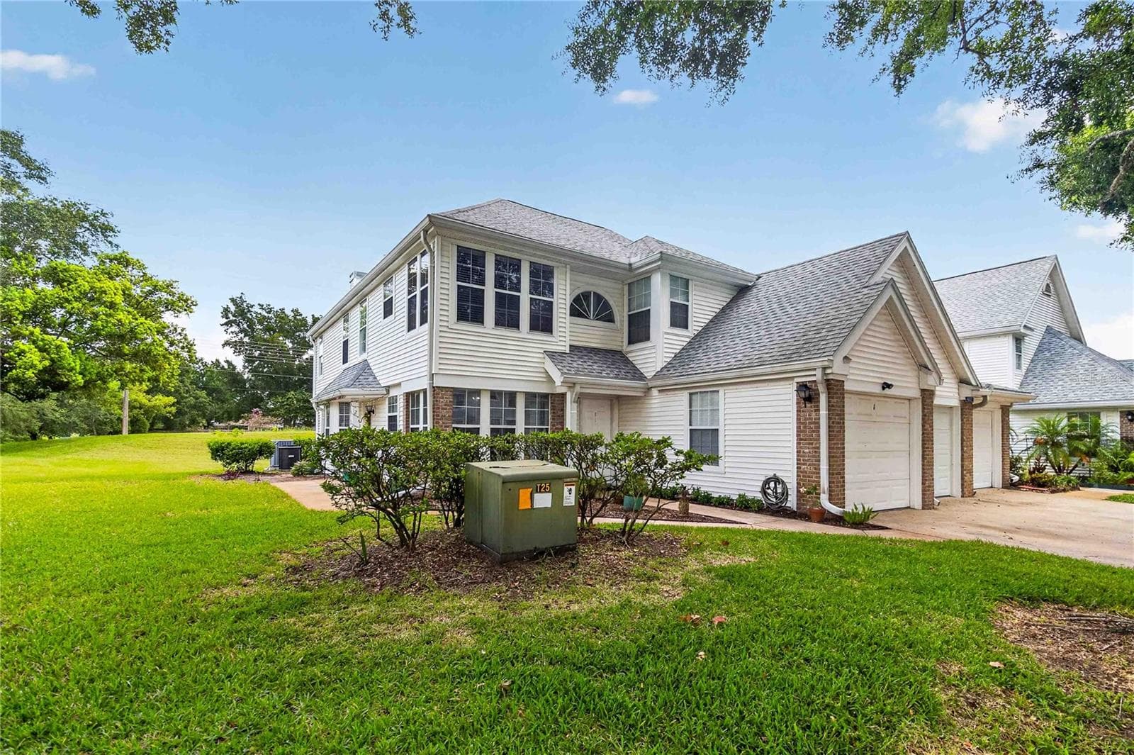 Front Entry and Garage - 4807 COACHMANS DR #2402, ORLANDO