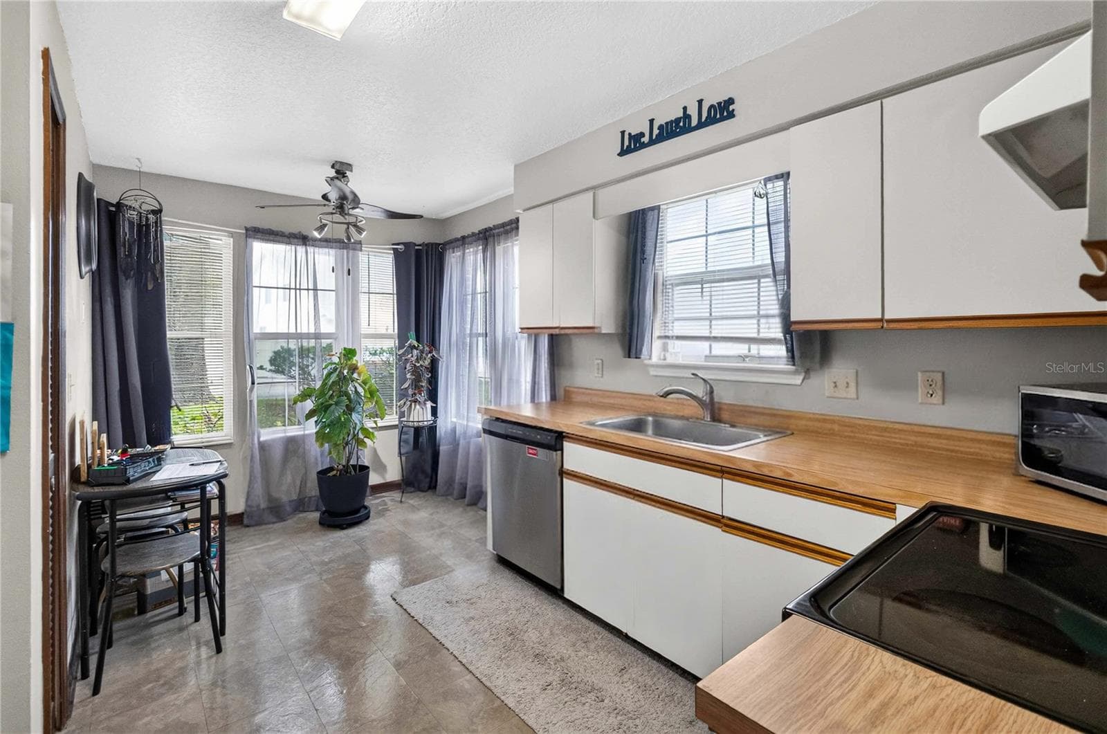 Kitchen and Eat-In Dining Area - 4807 COACHMANS DR #2402, ORLANDO