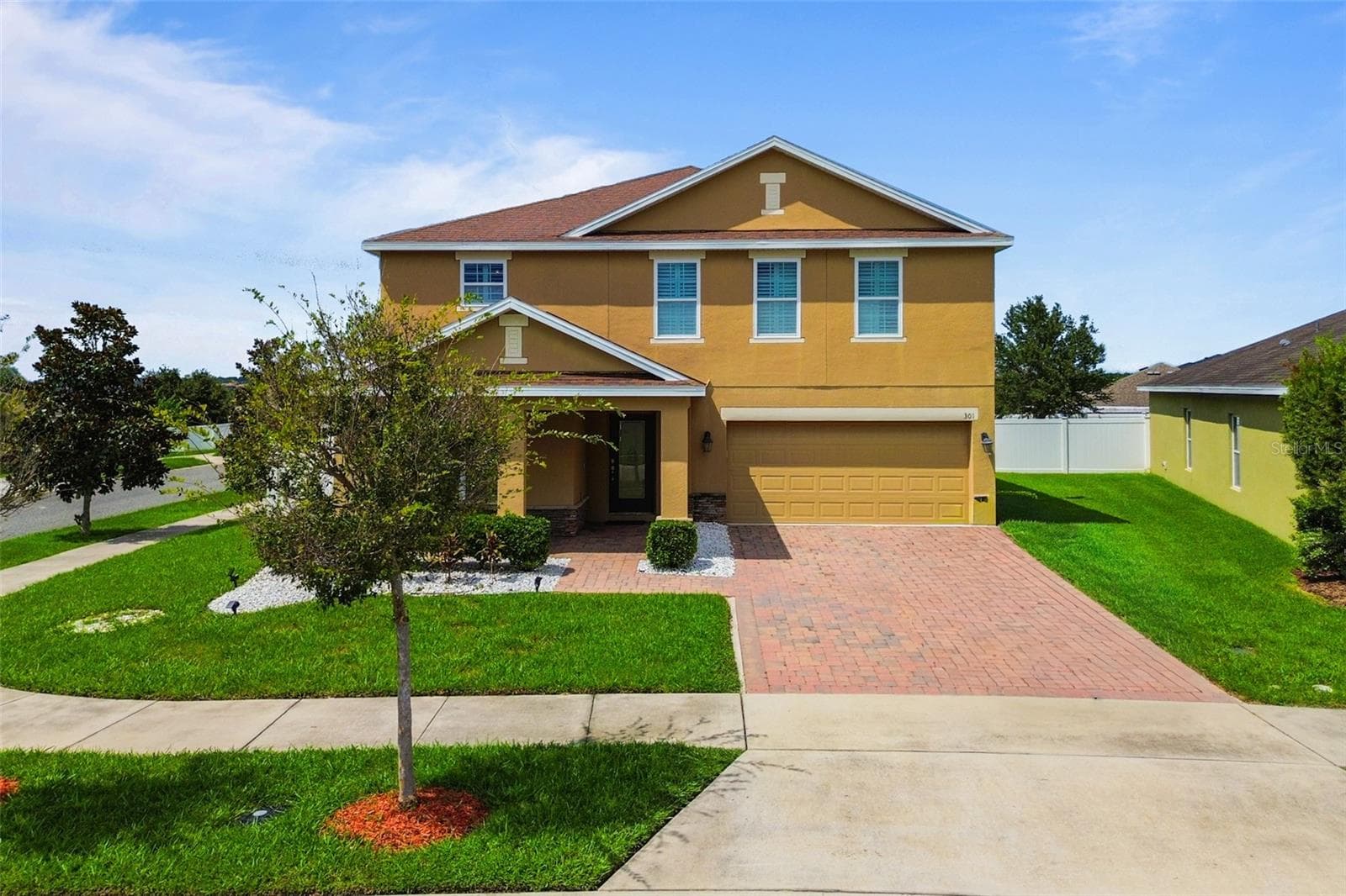 301 SPARROW HAWK DR
