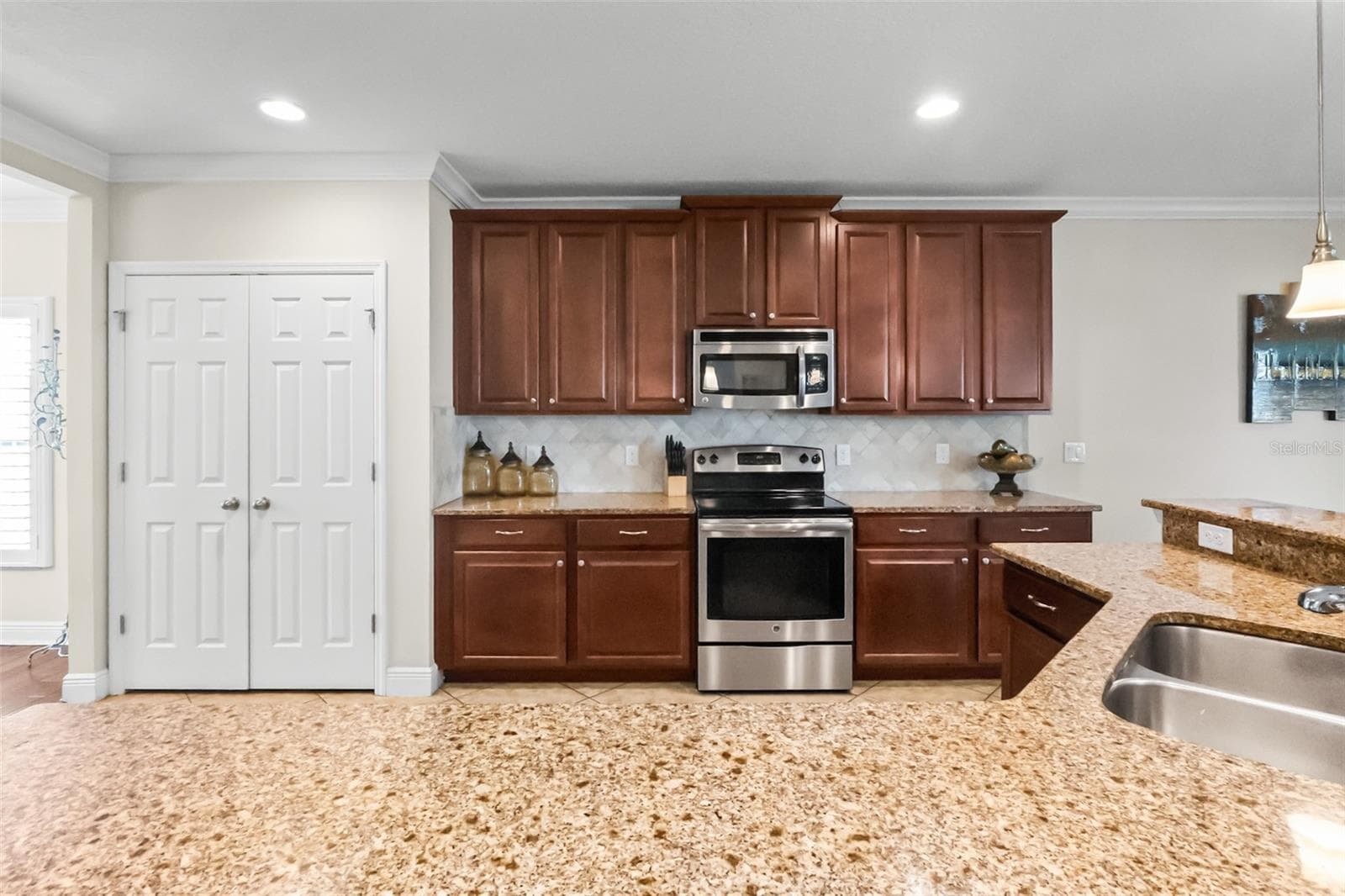 Single Family Residence at 301 SPARROW HAWK DR, GROVELAND, photo 9 of 87
