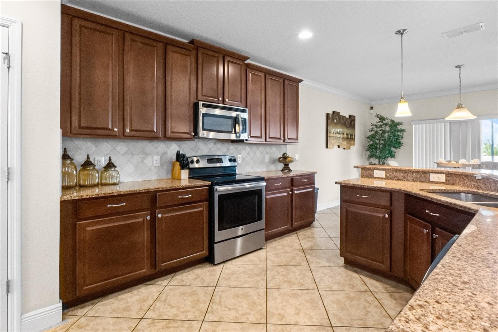 Single Family Residence at 301 SPARROW HAWK DR, GROVELAND, photo 12 of 87