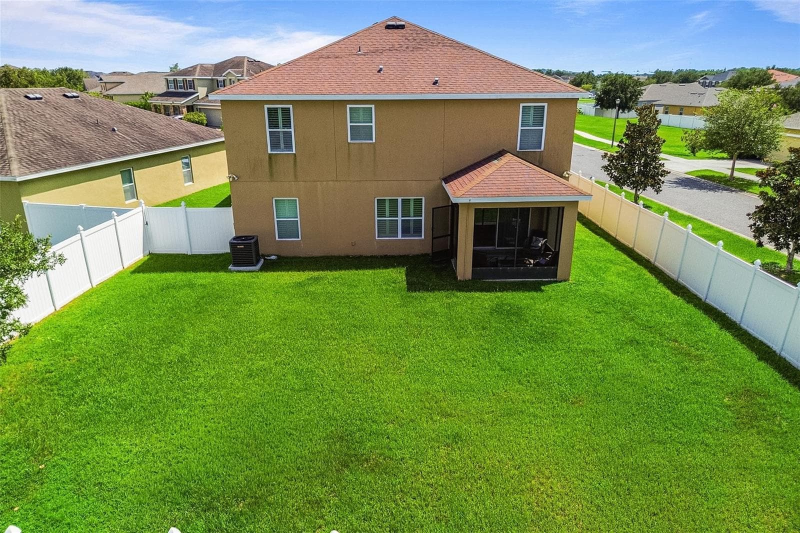 Single Family Residence at 301 SPARROW HAWK DR, GROVELAND, photo 76 of 87