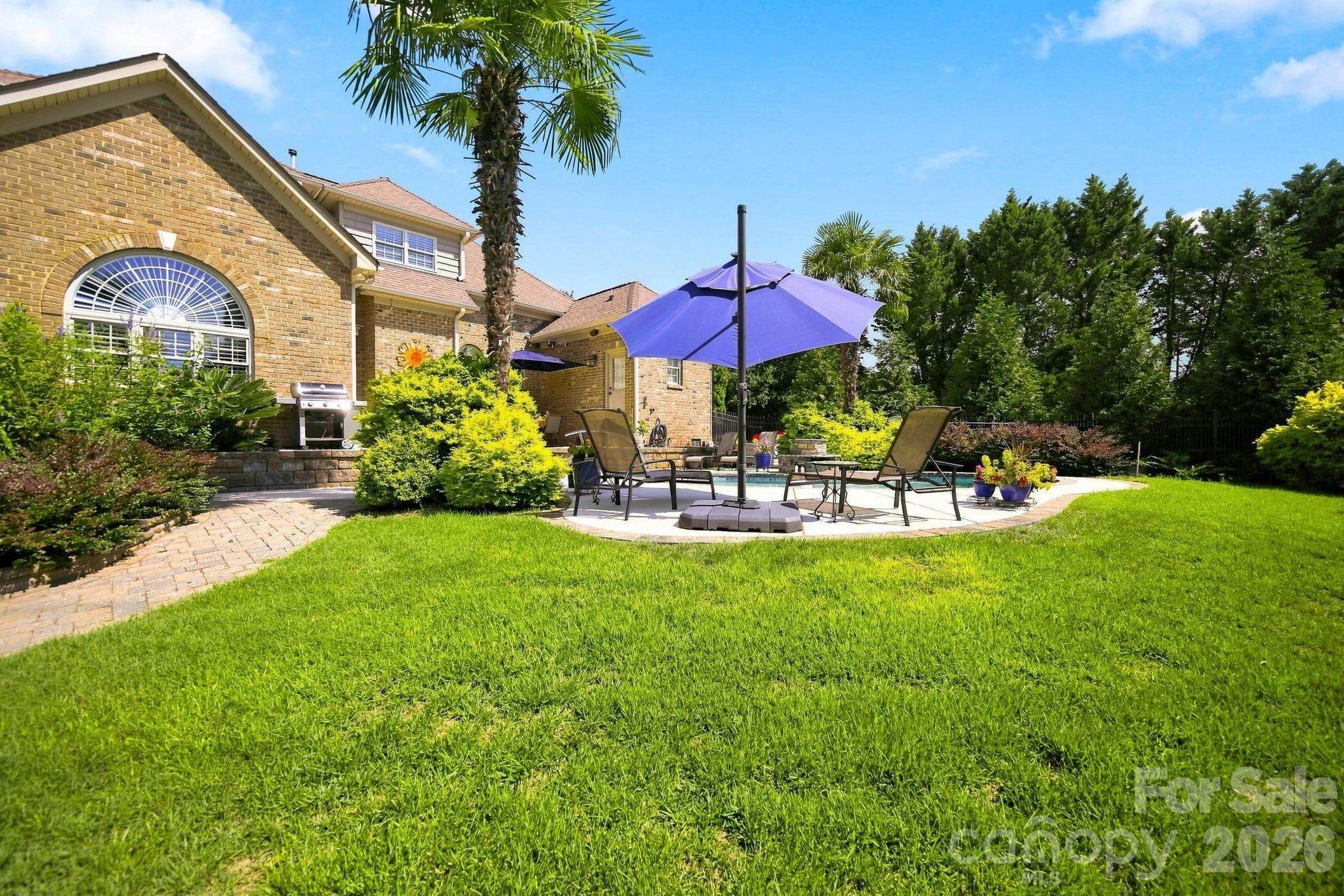 Enjoy ample yard space that's perfect for your pets and ideal for playing games! - 1001 Heritage Acres Drive, Weddington